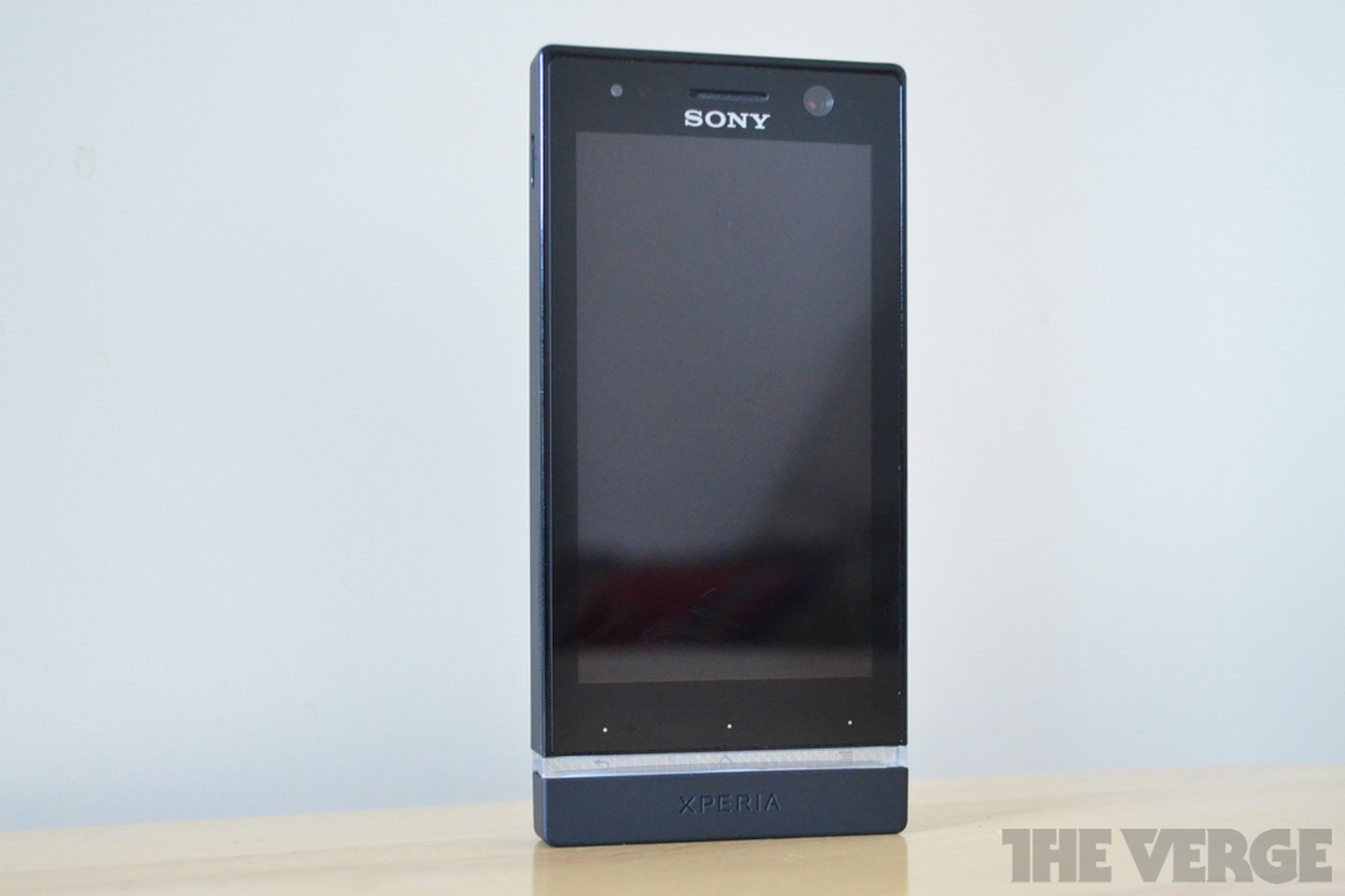 Sony Xperia U review pictures