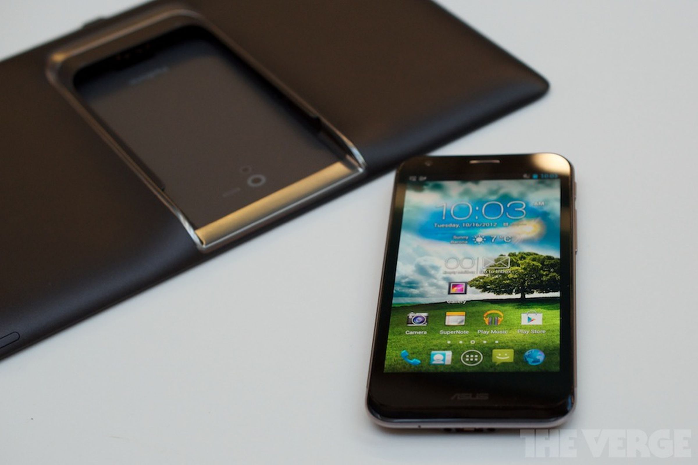 Asus PadFone 2 hands-on photos