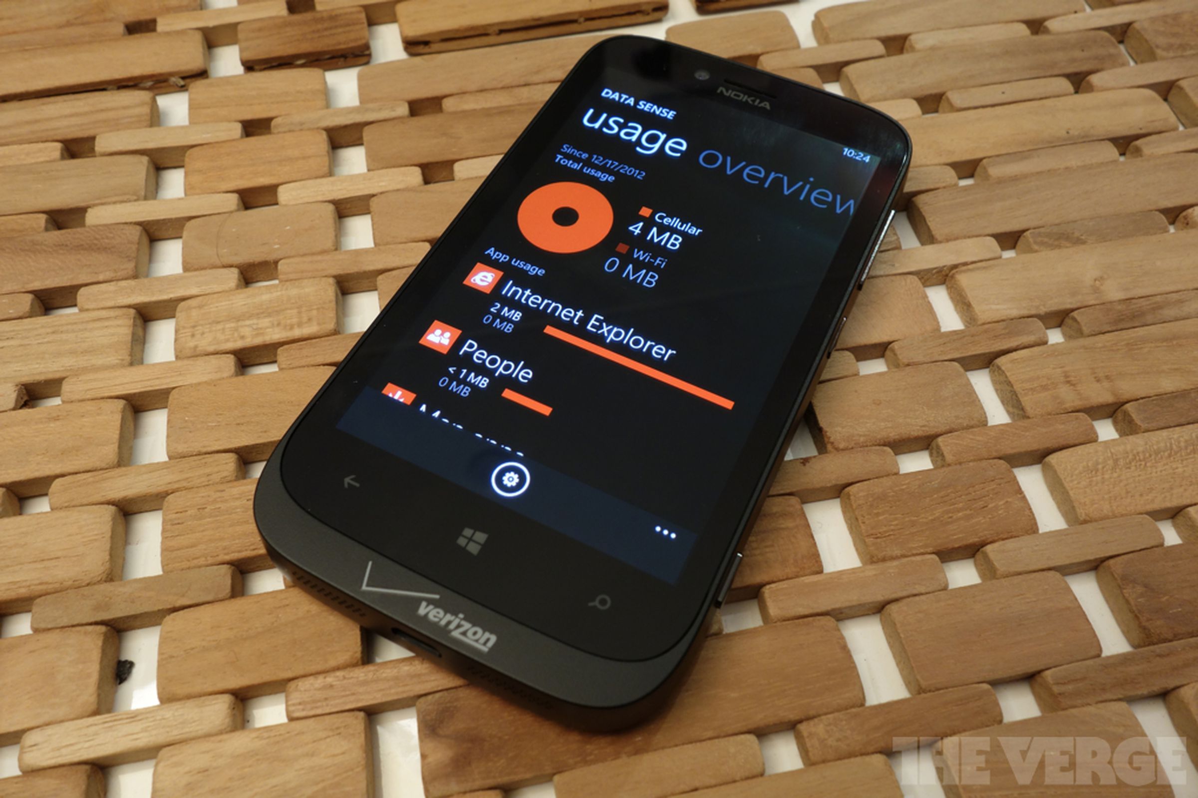 Nokia Lumia 822 hands-on review photos