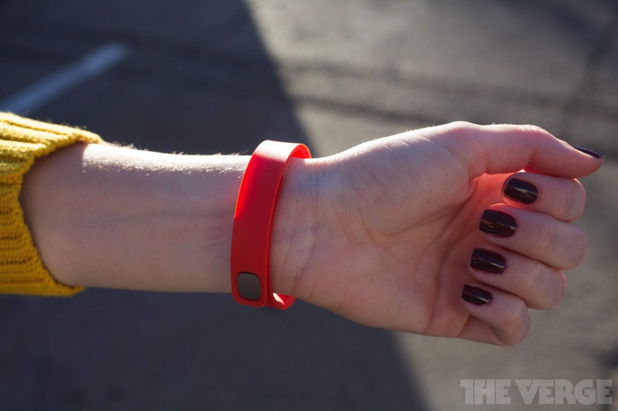 Fitbit Flex wristband fitness tracker hands-on photos