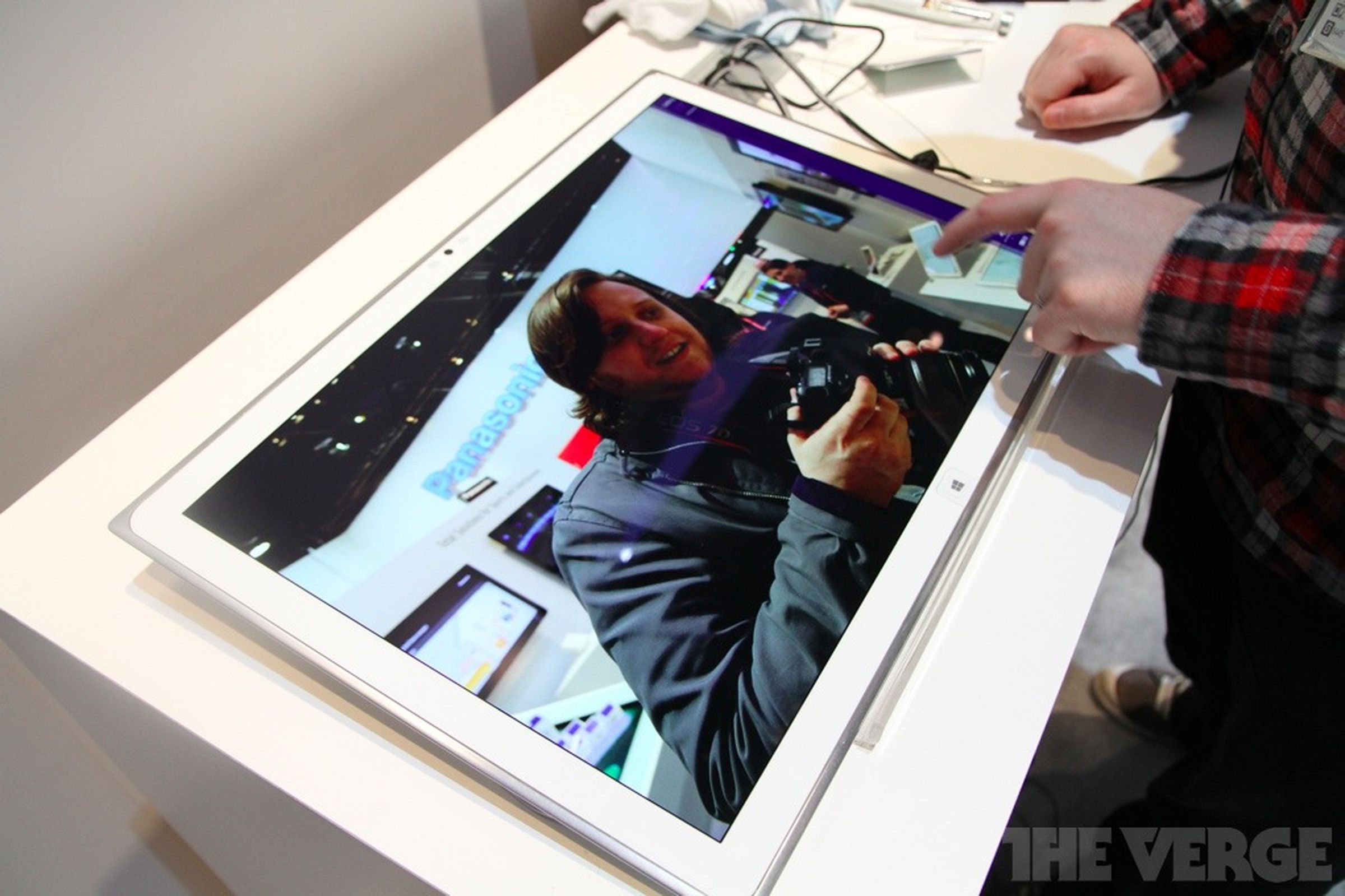 Panasonic 4K Windows 8 tablet hands-on photos