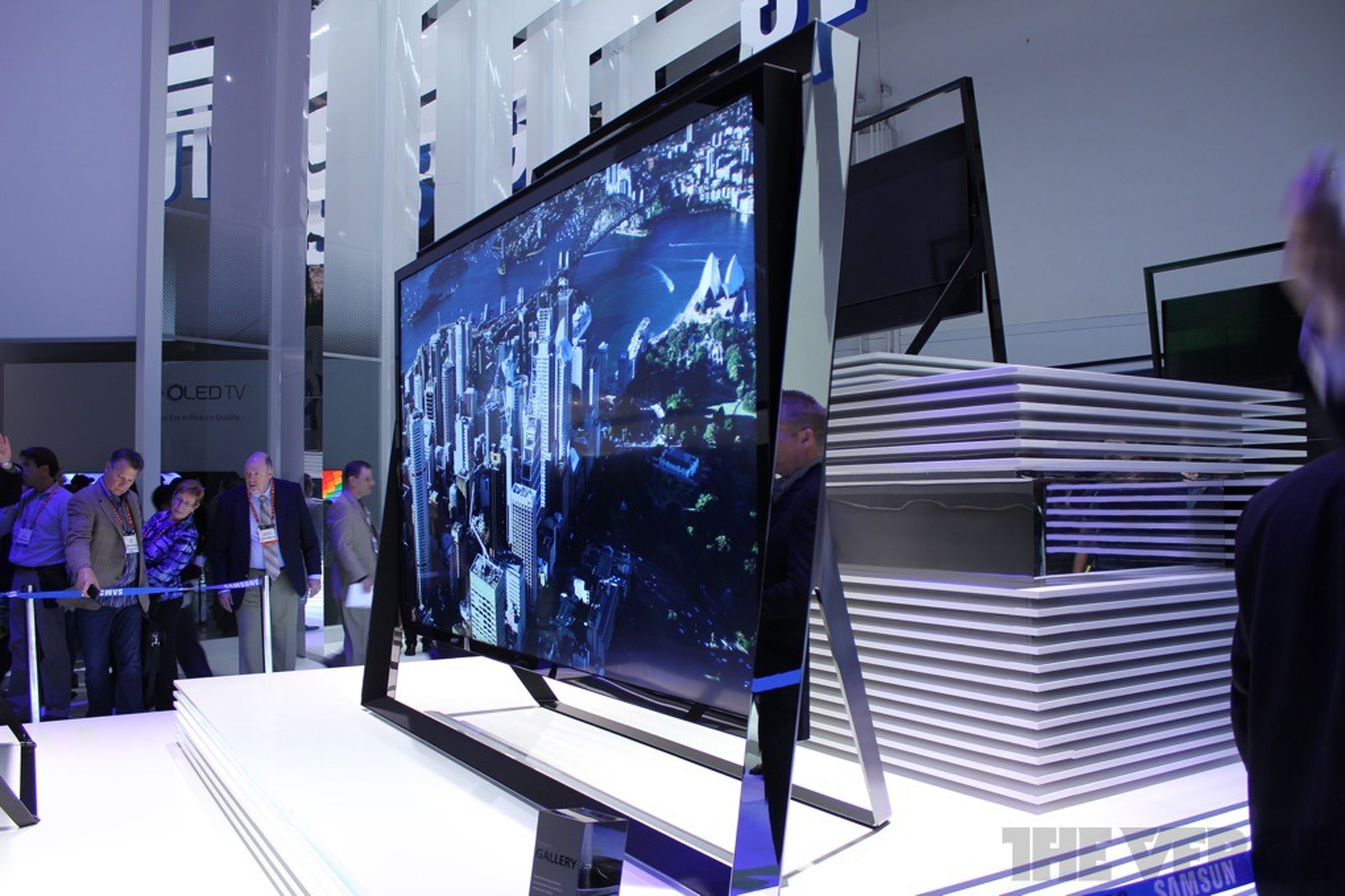 Samsung 'floating' 4K Ultra High-Definition TV photos