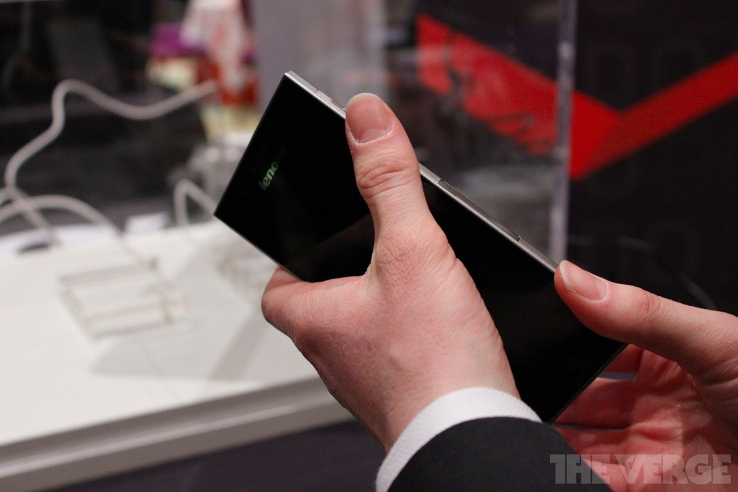 Lenovo 5.5-inch IdeaPhone K900 hands-on photos