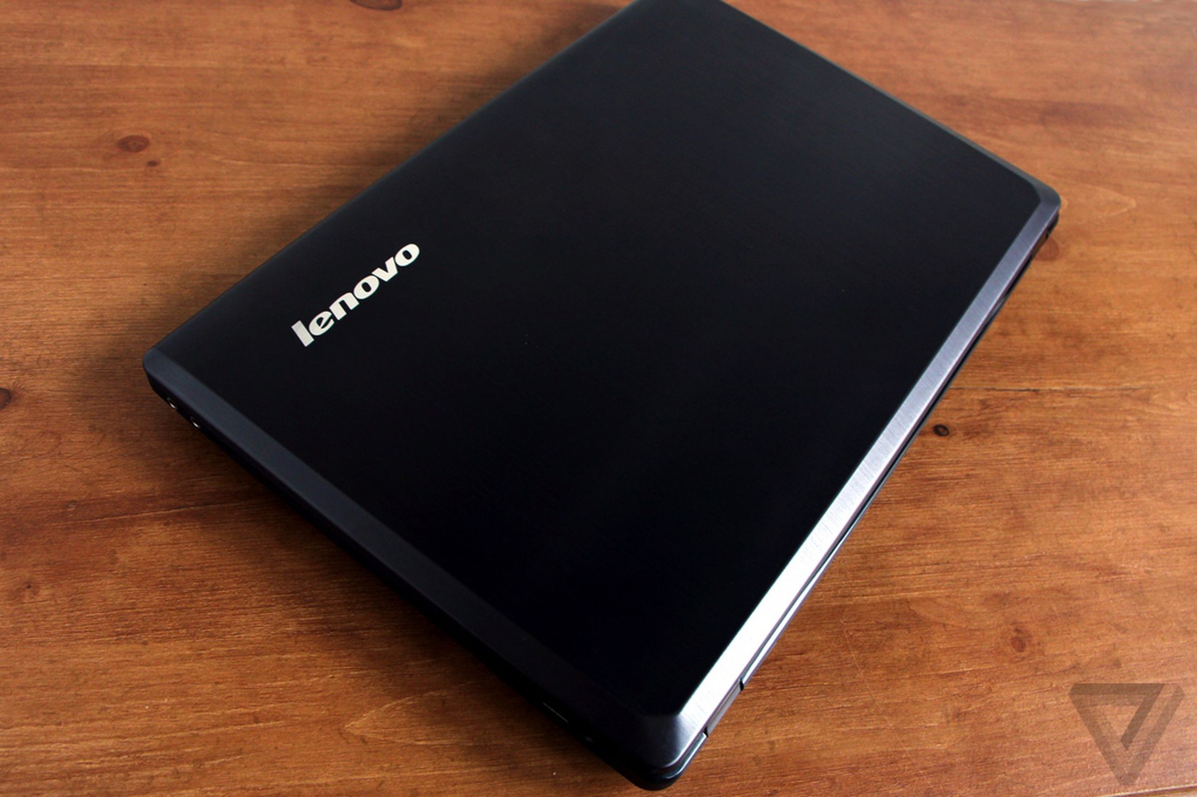 Lenovo Ideapad Y580 review photos