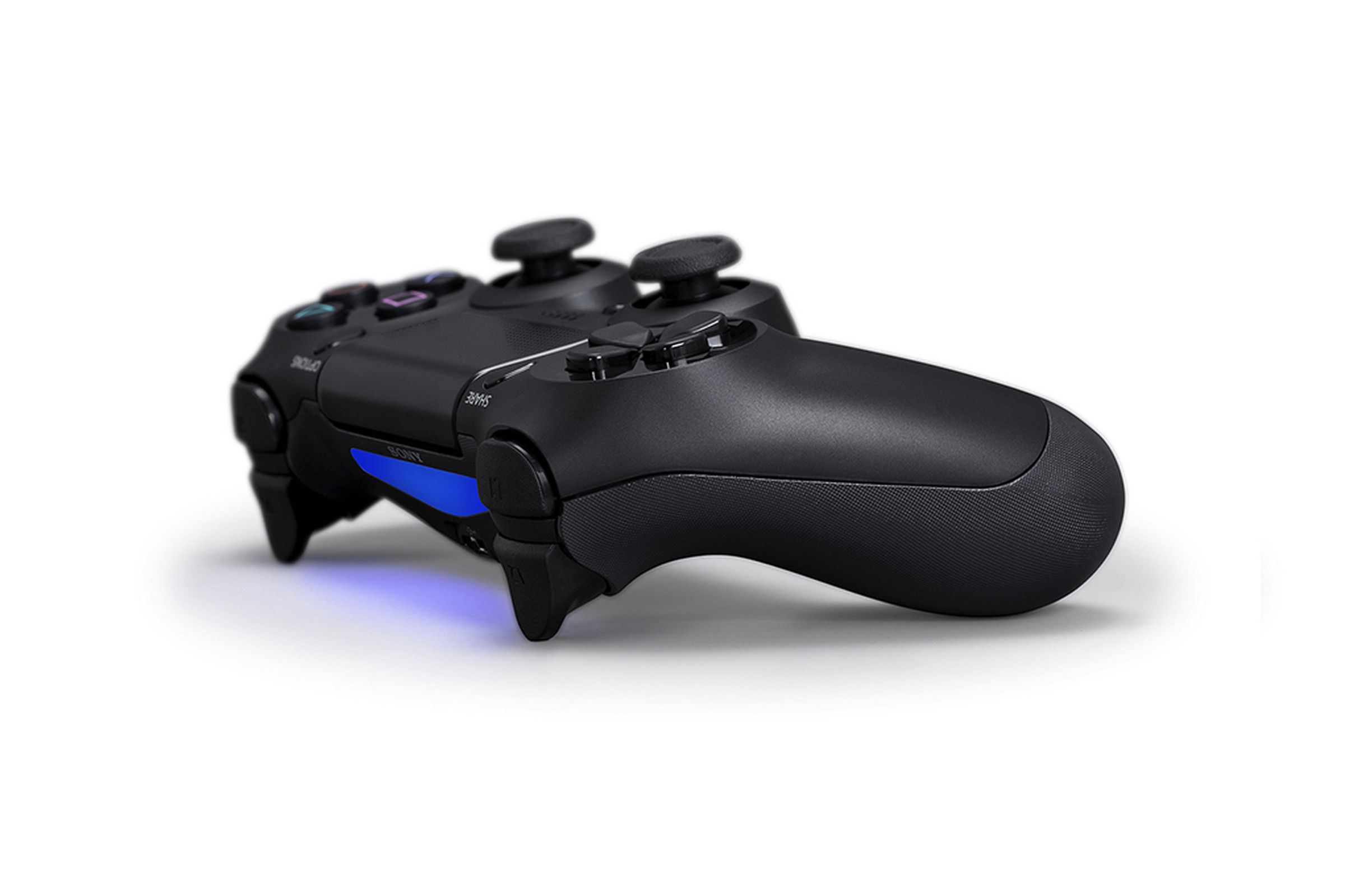 DualShock 4 controller and camera peripheral press images