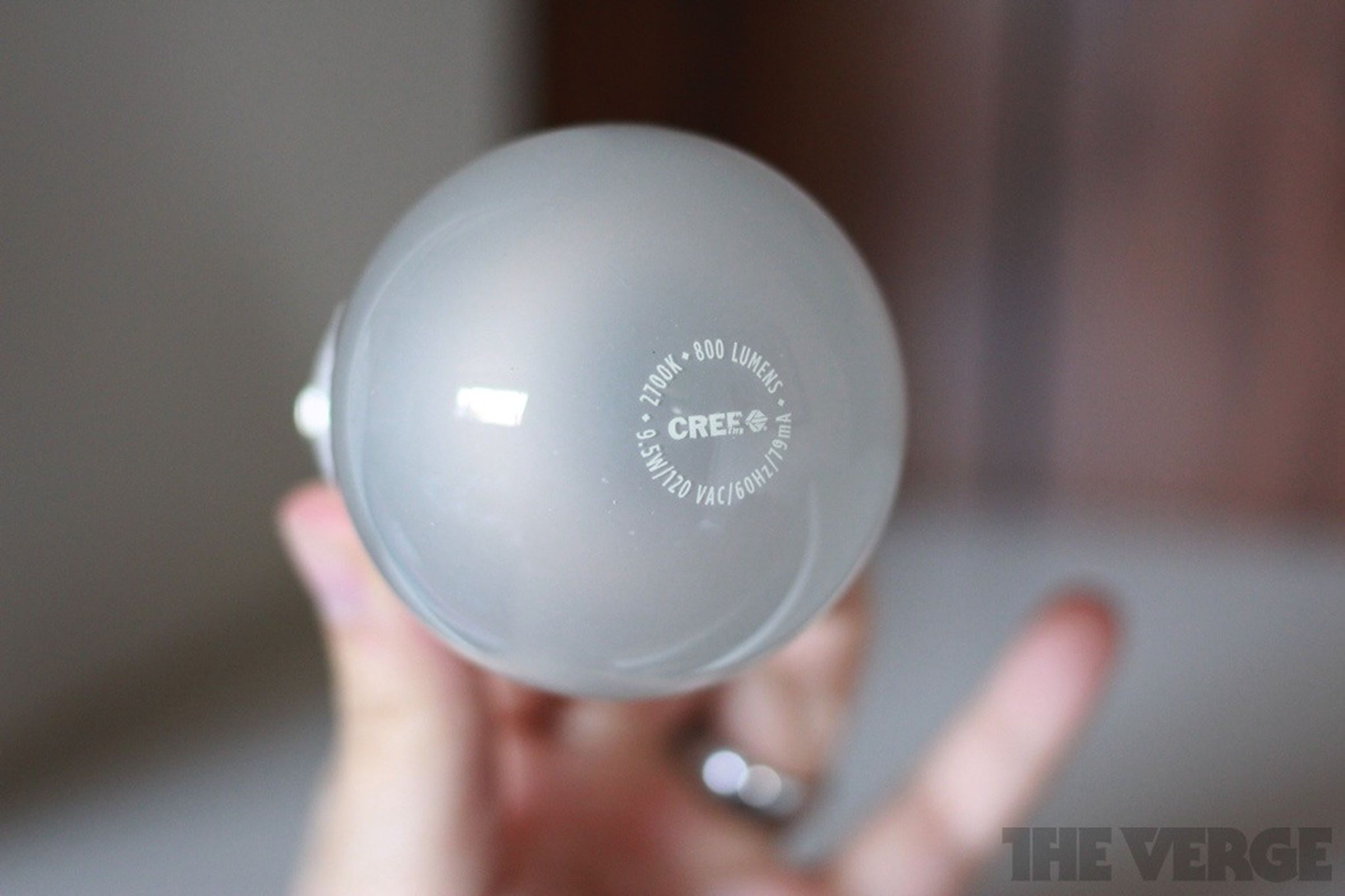 Cree LED light bulb hands-on pictures