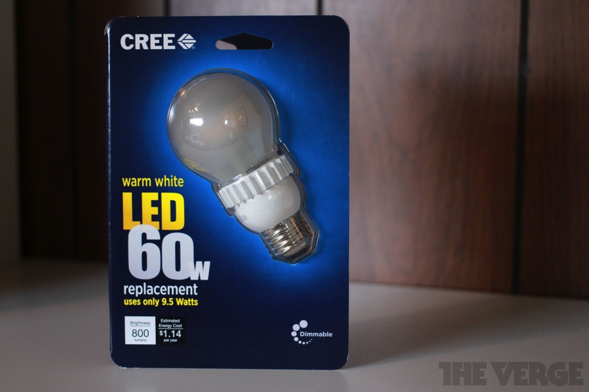 Cree LED light bulb hands-on pictures