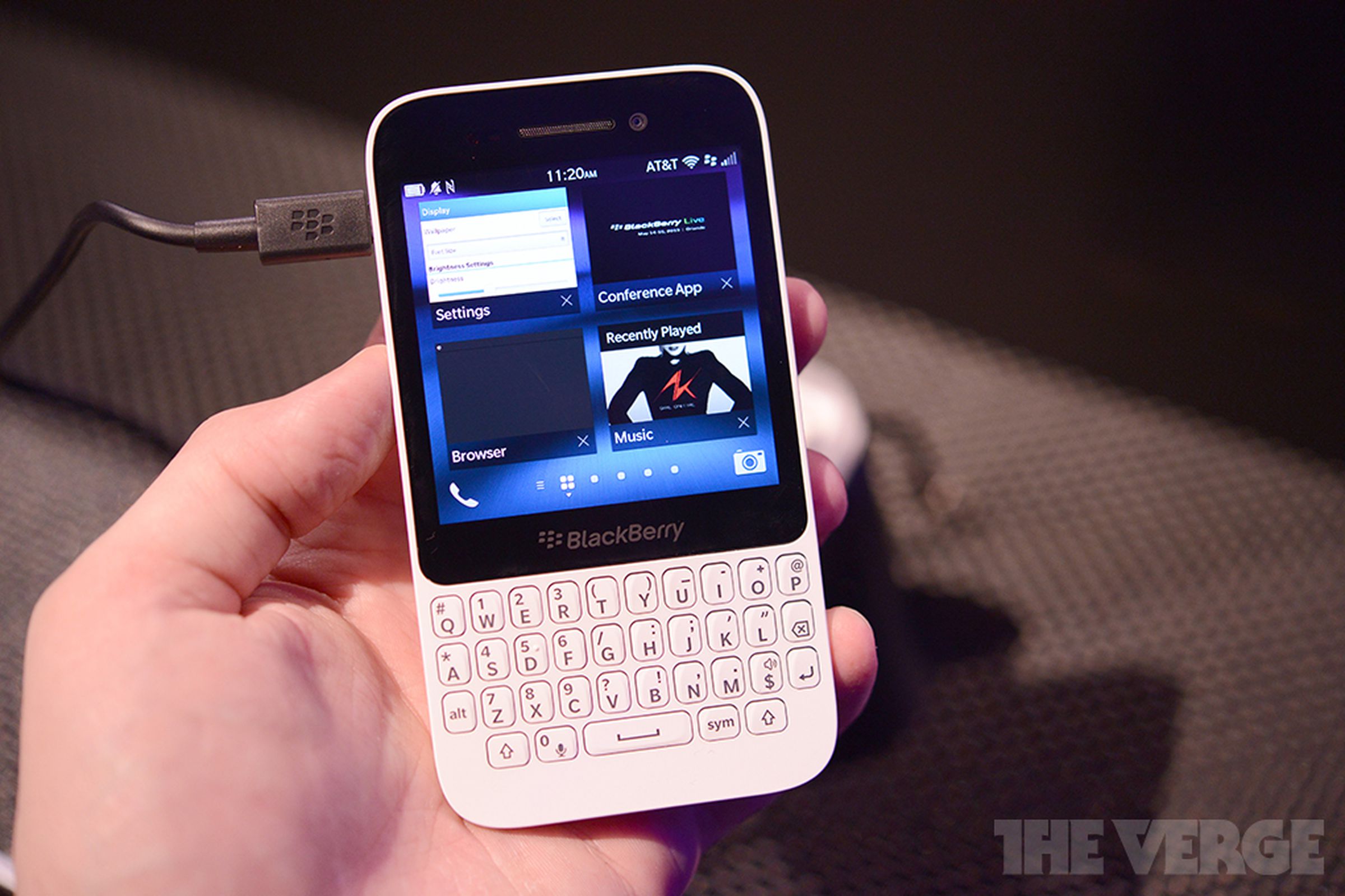 BlackBerry Q5 hands-on photos
