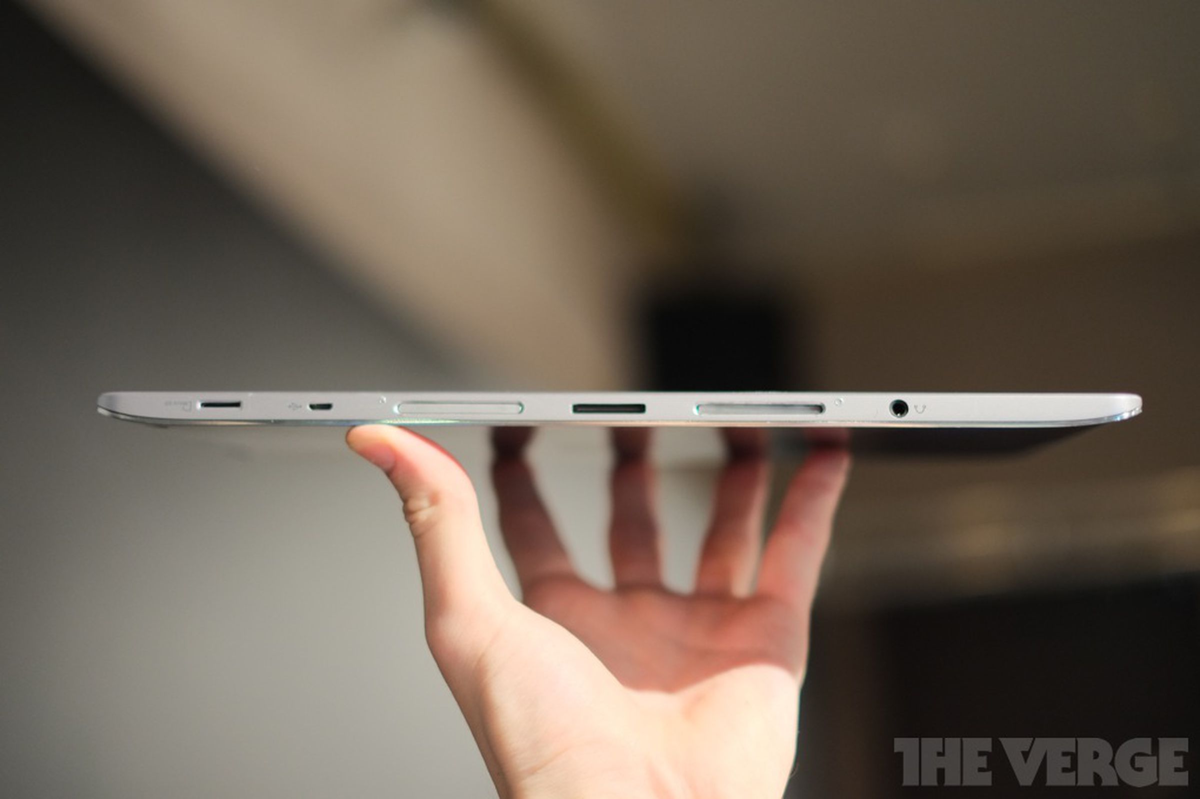 Asus Transformer Book Trio hands-on and press pictures