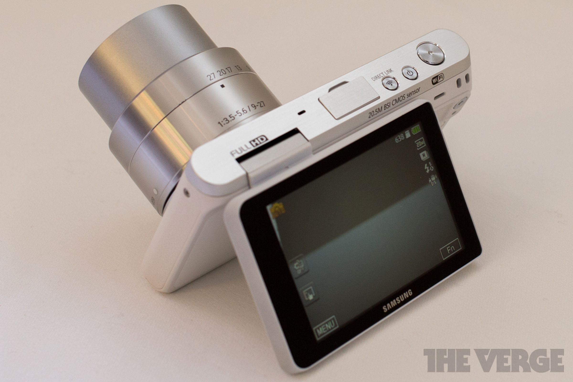 Samsung NX Mini hands-on photos