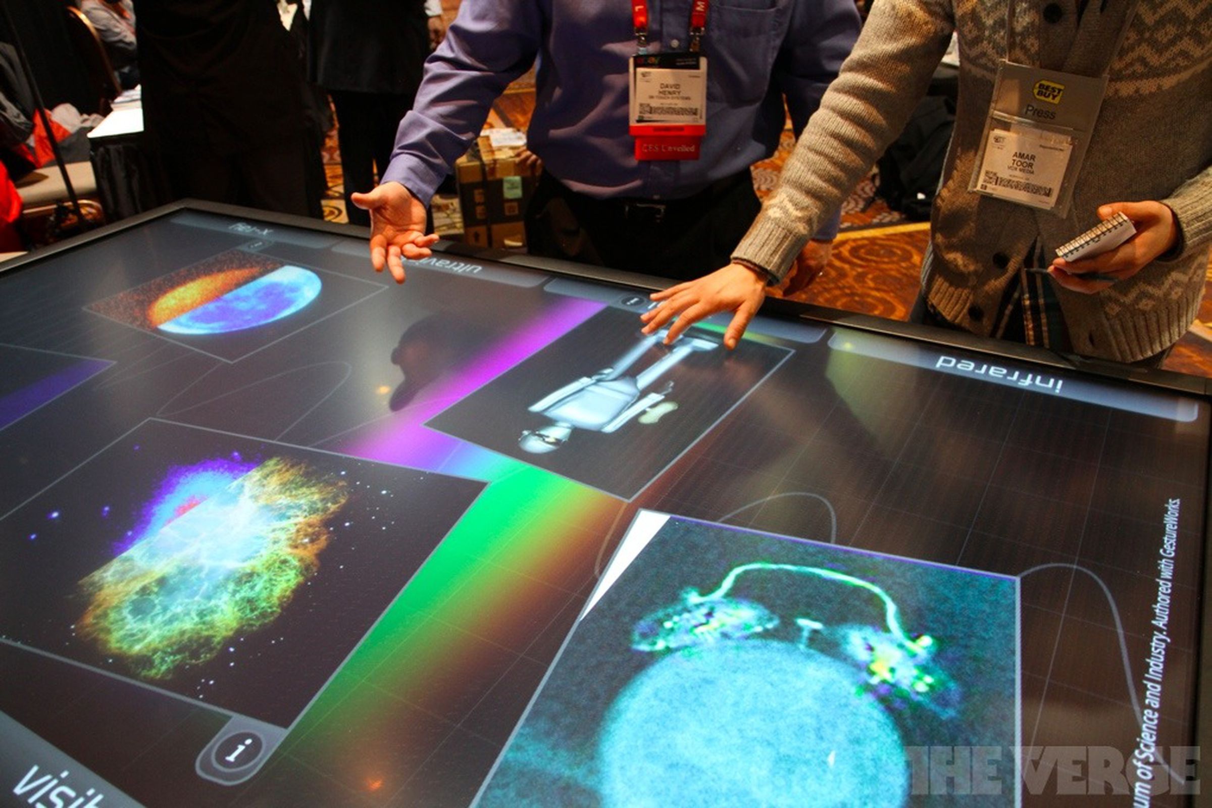 Gallery Photo: 3M 84-inch multitouch table (hands-on) 