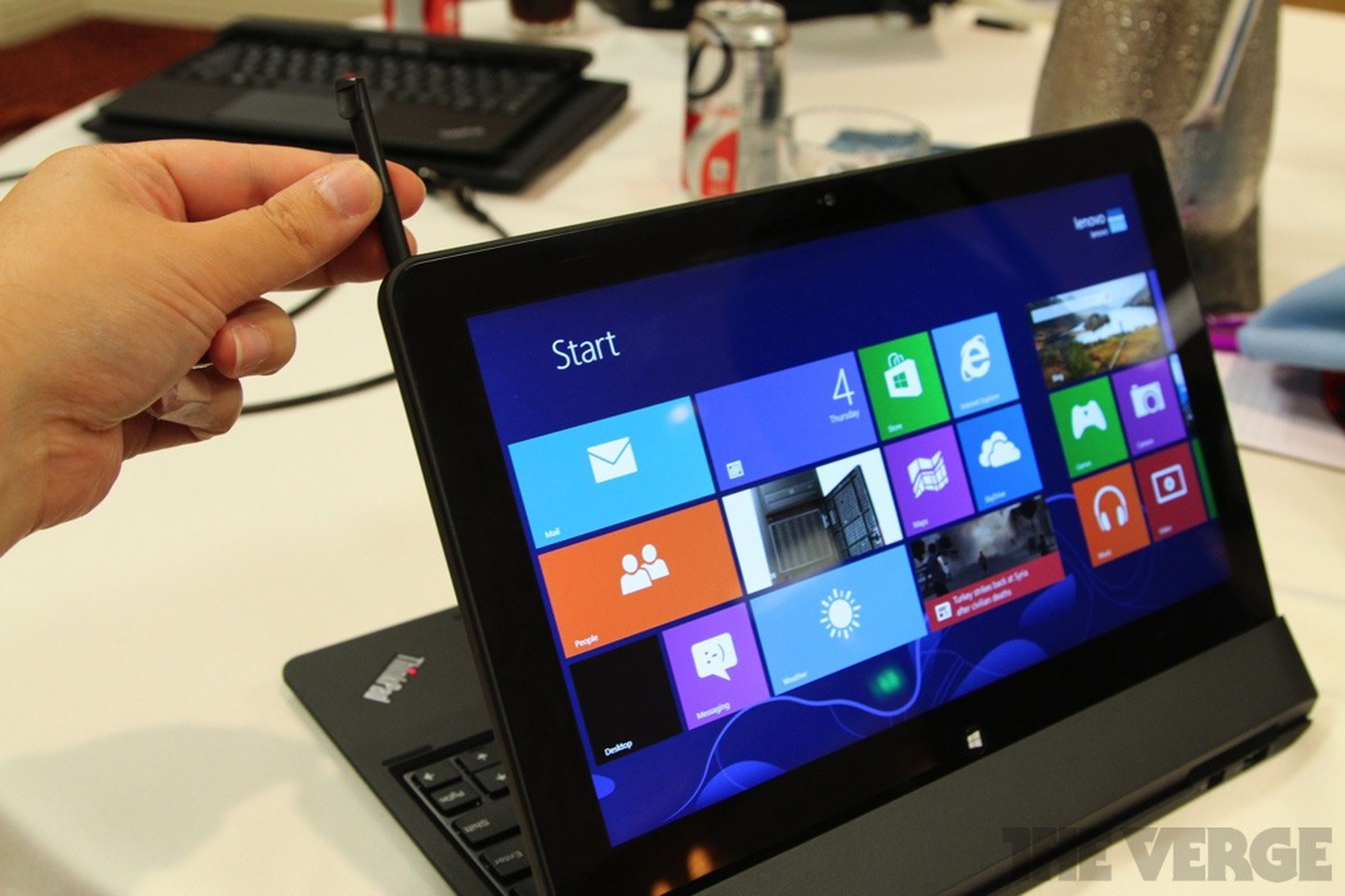 Gallery Photo: Lenovo ThinkPad Helix hands-on pictures