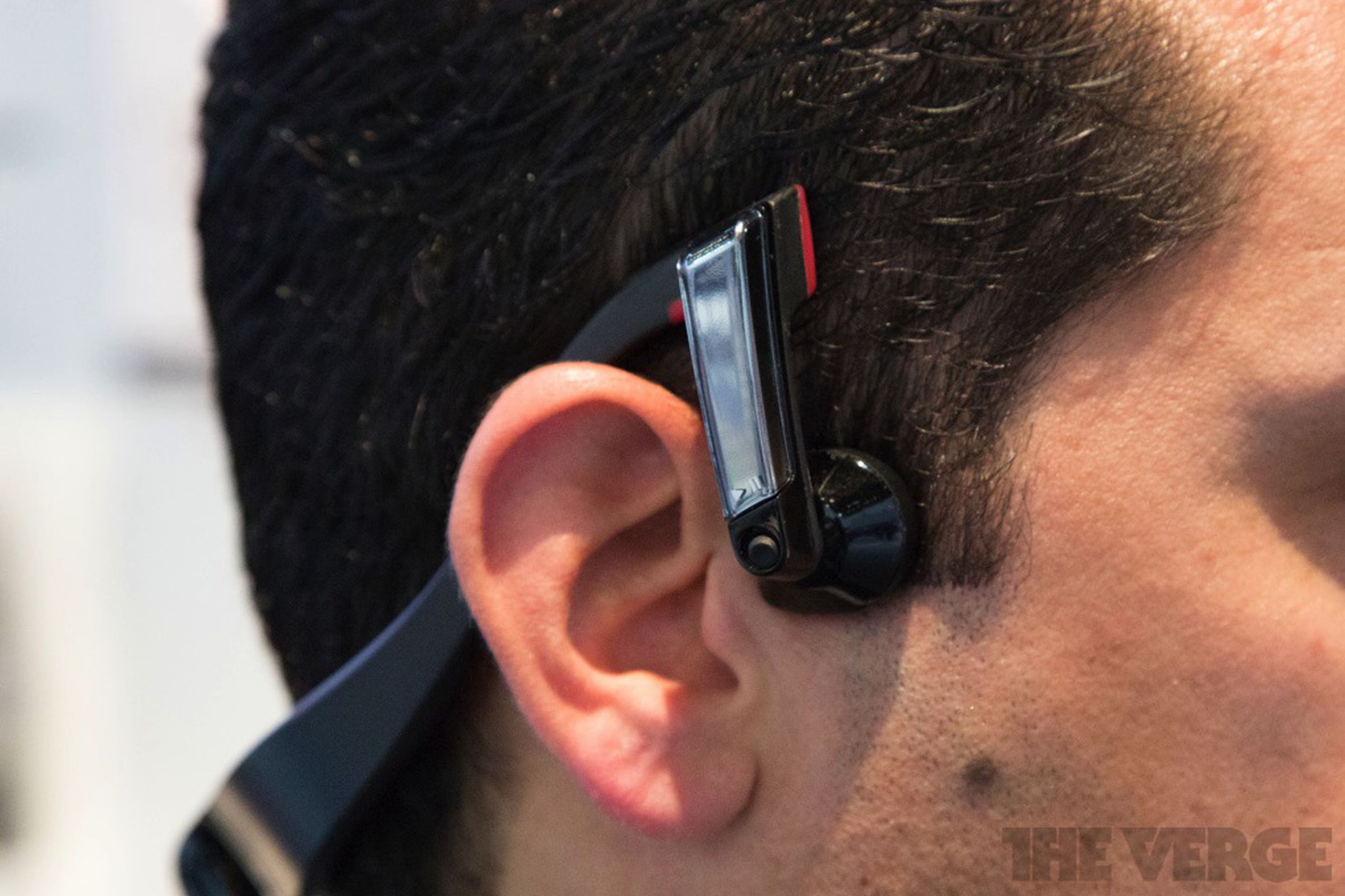 Gallery Photo: Panasonic bone conduction headphones photos