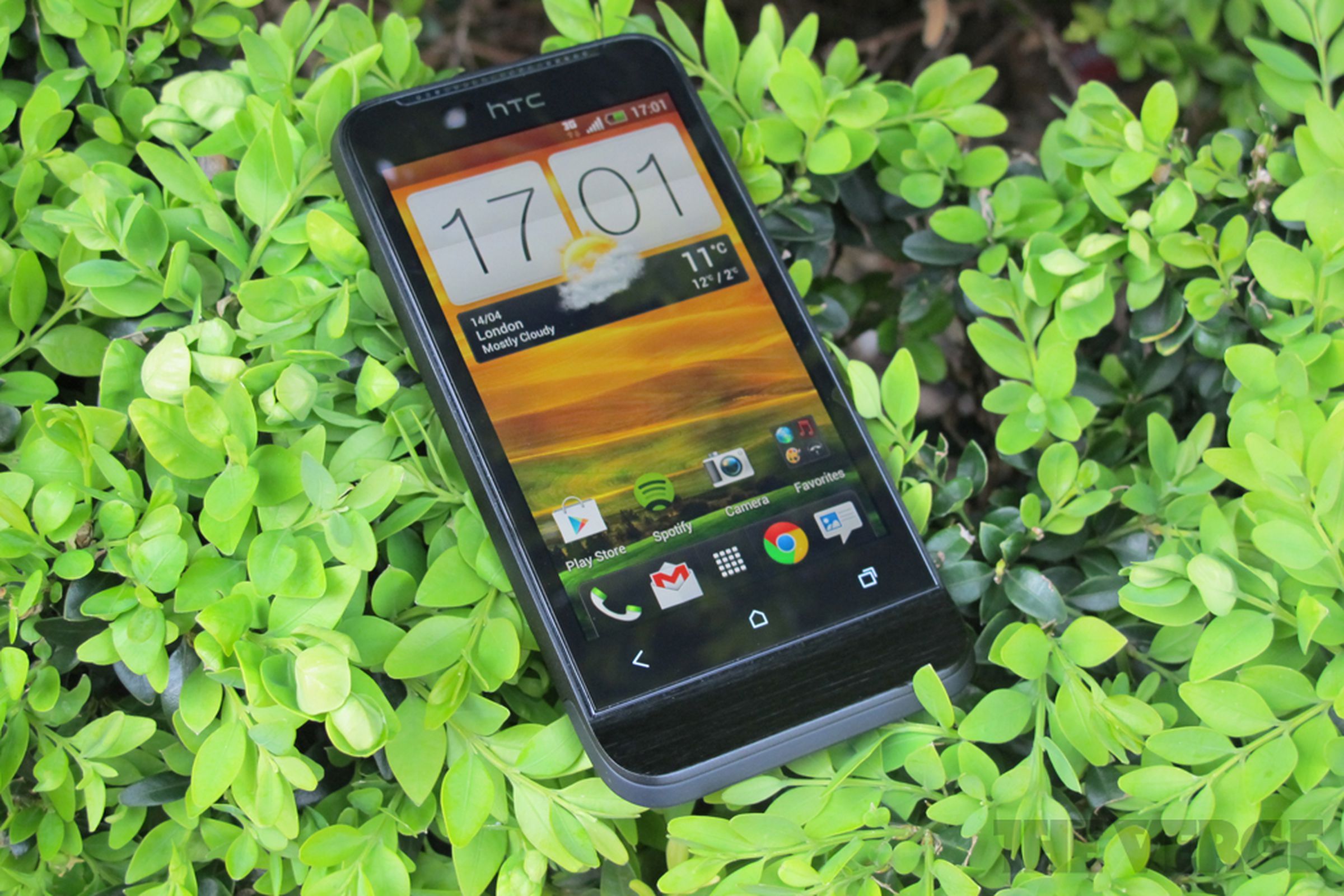 HTC One V review head