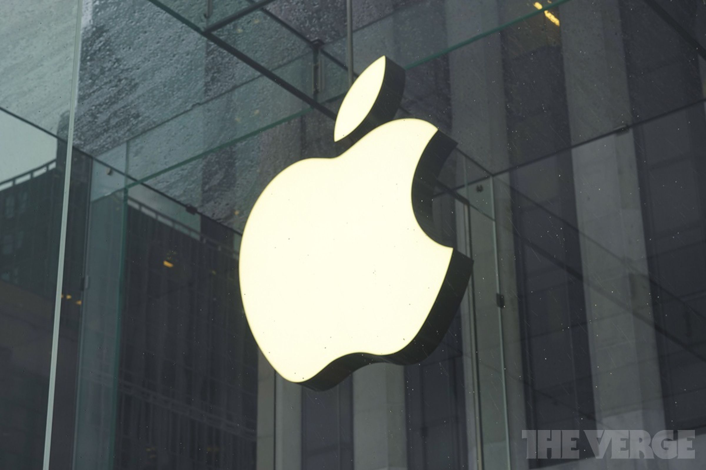 Apple Store cube stock 1020