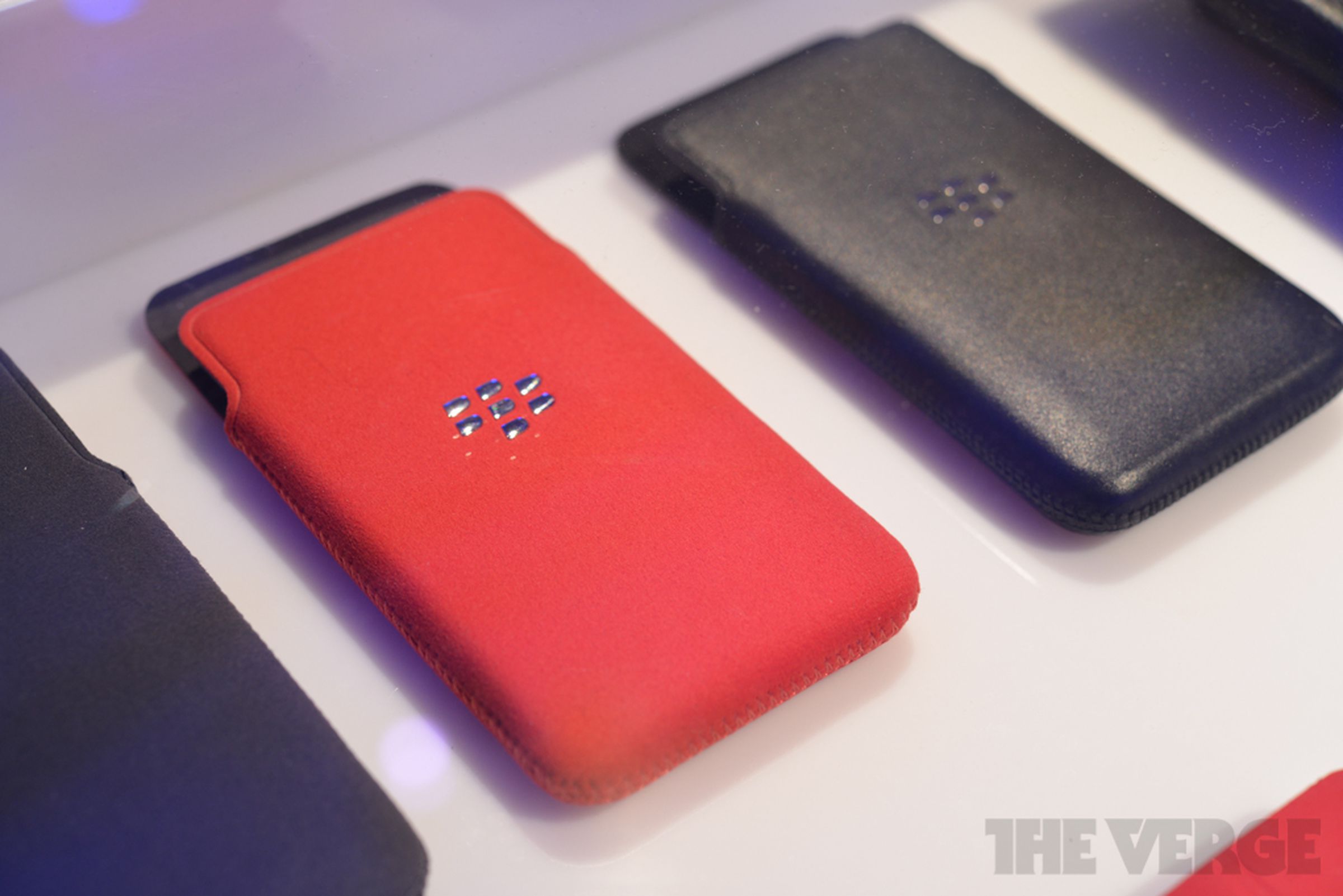 BlackBerry Z10 accessories pictures
