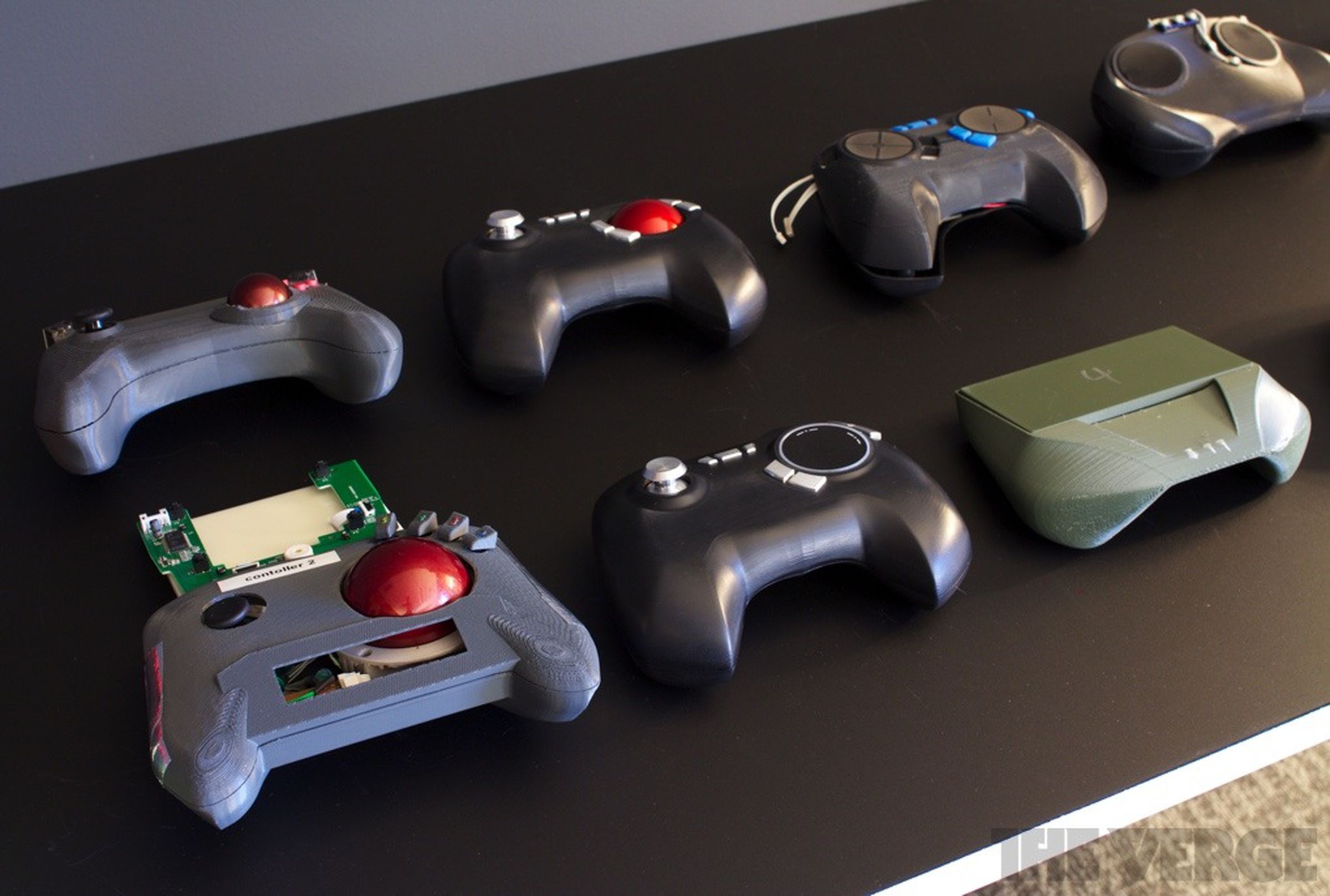 Valve's Steam Controller and Steam Machine prototypes