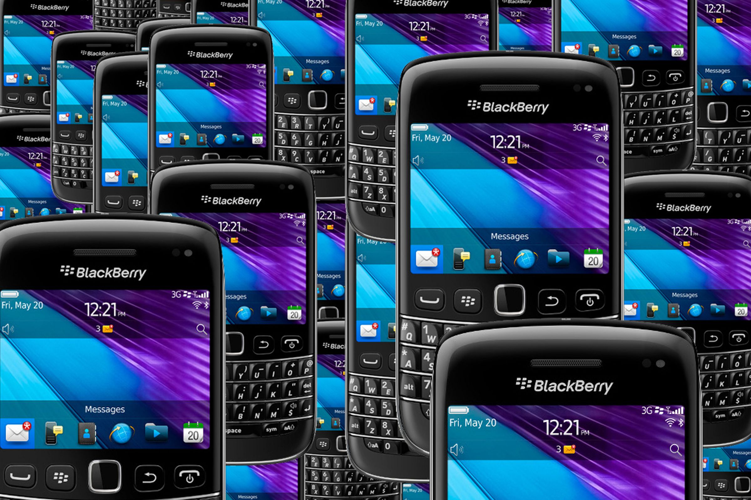 BlackBerry Bold 9790 crowd