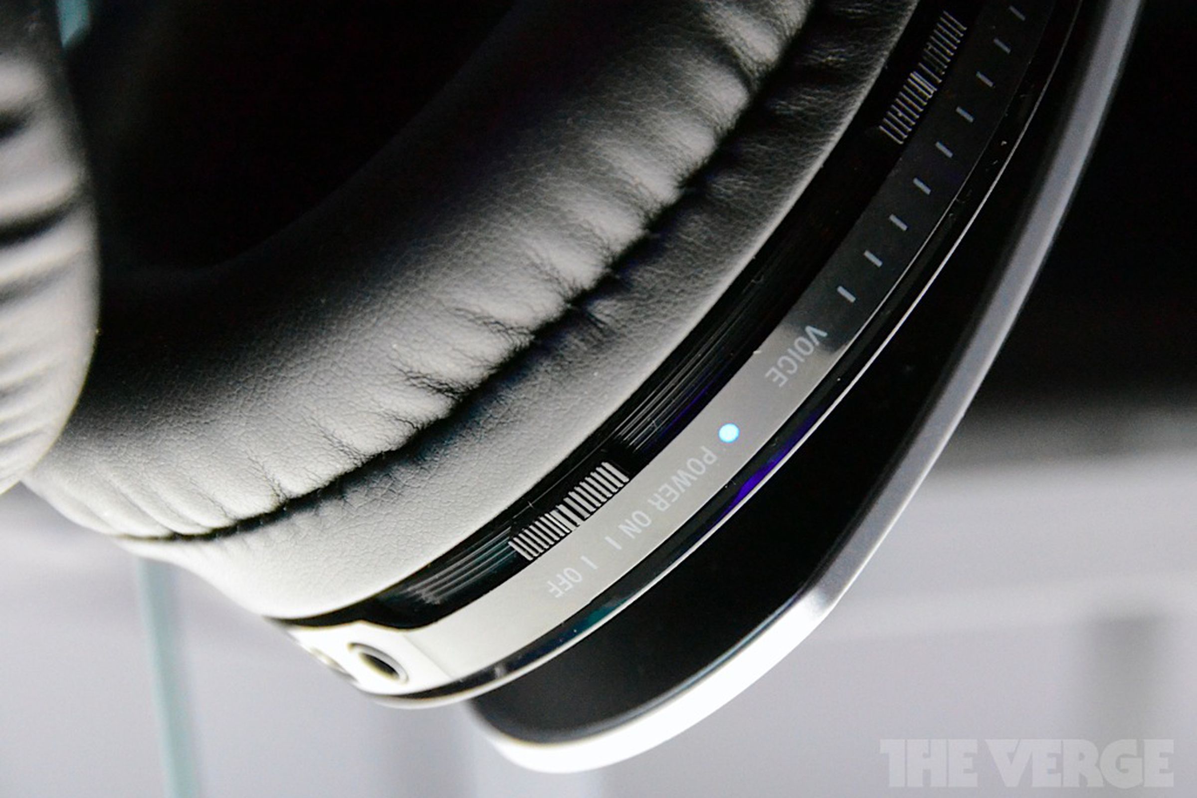 Gallery Photo: Sony Pulse Wireless Stereo Headset Elite Edition hands-on impressions
