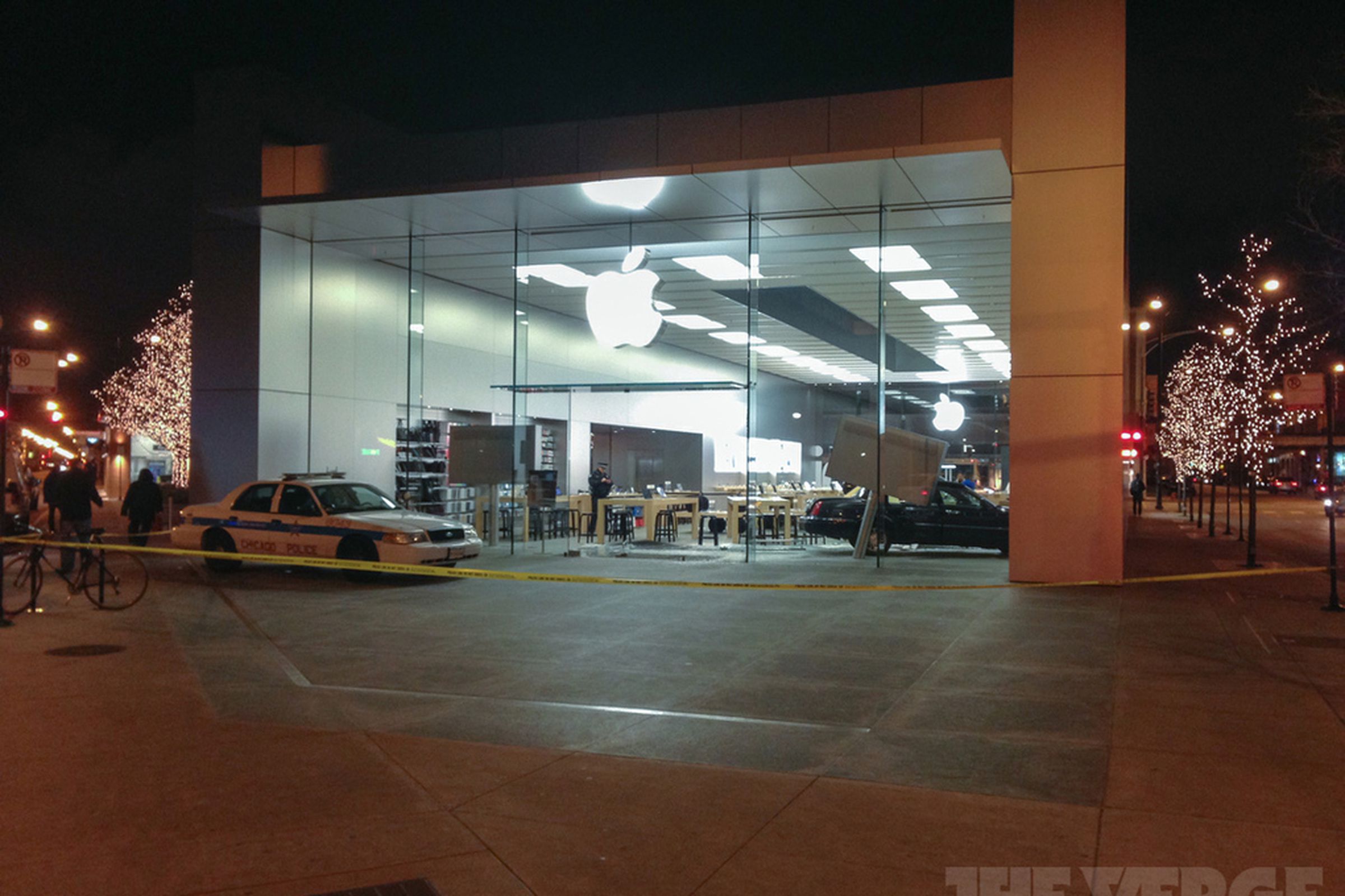 halsted car apple store (Twitter RGR3)
