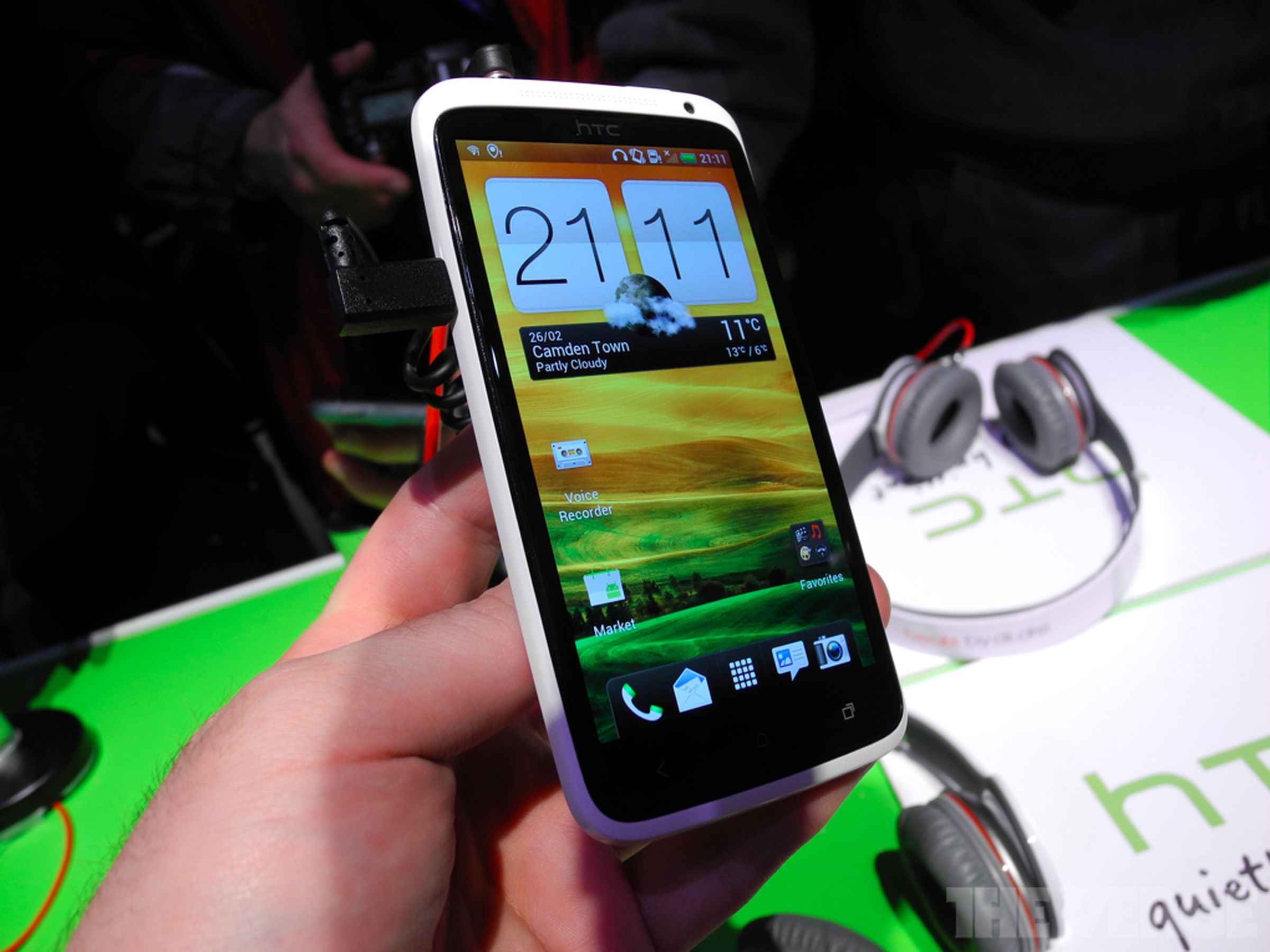 HTC One X hands-on photos