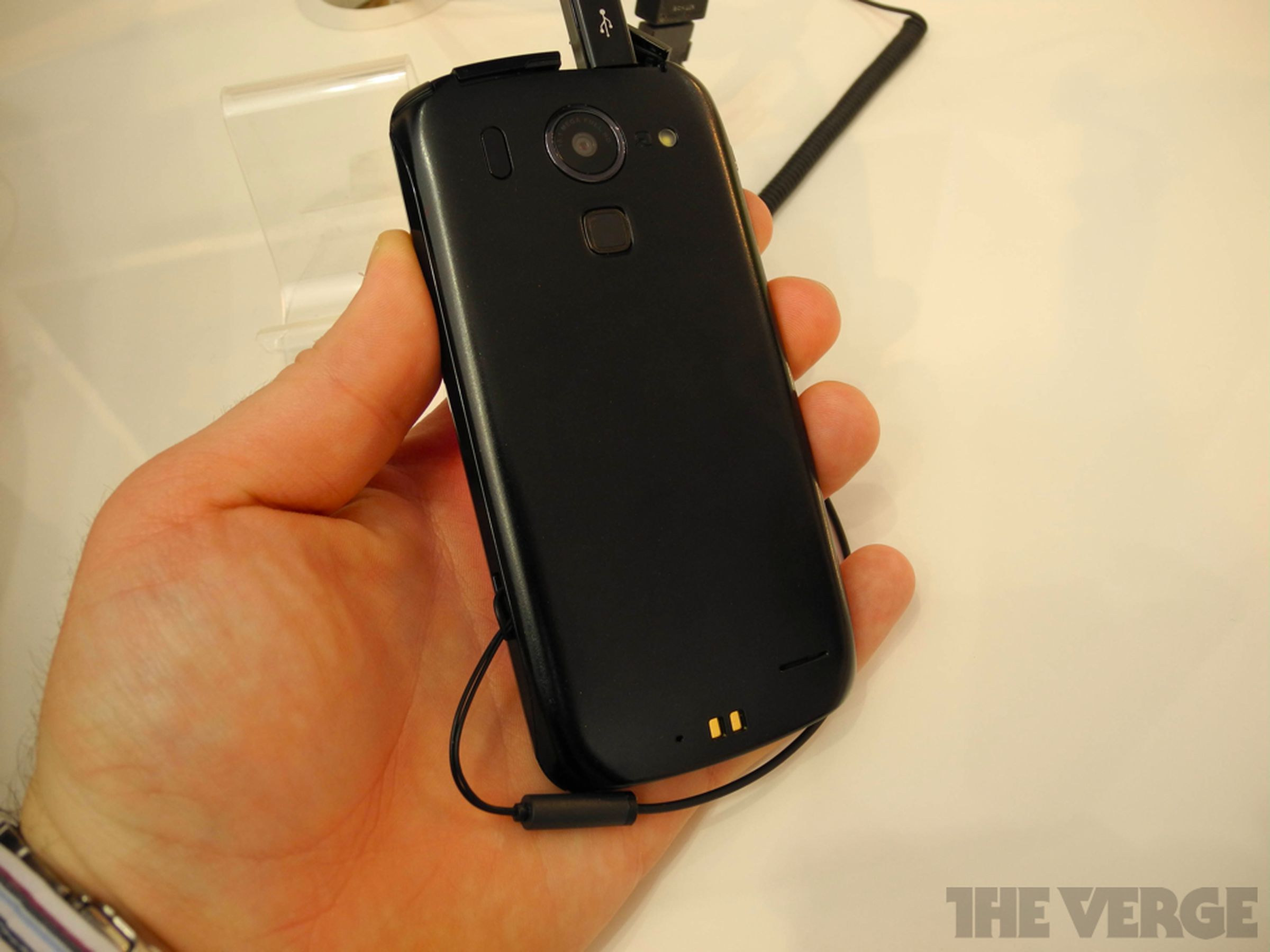 Fujitsu quad-core Tegra 3 prototype Android phone hands-on photos