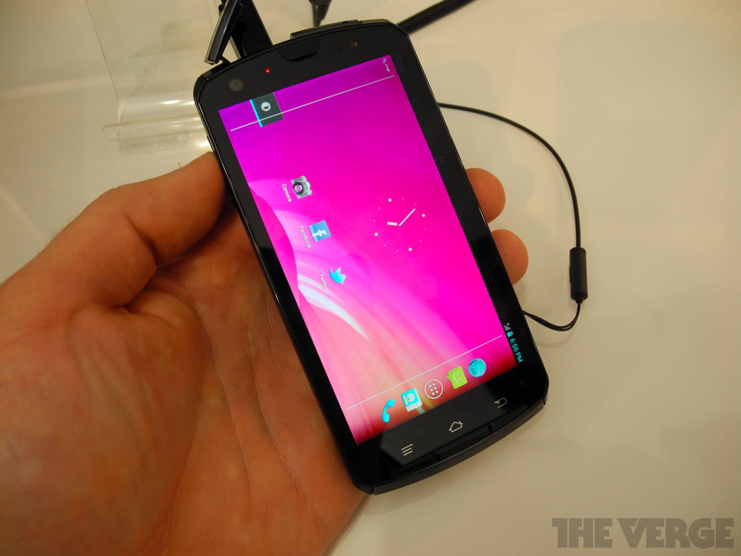 Fujitsu quad-core Tegra 3 prototype Android phone hands-on photos