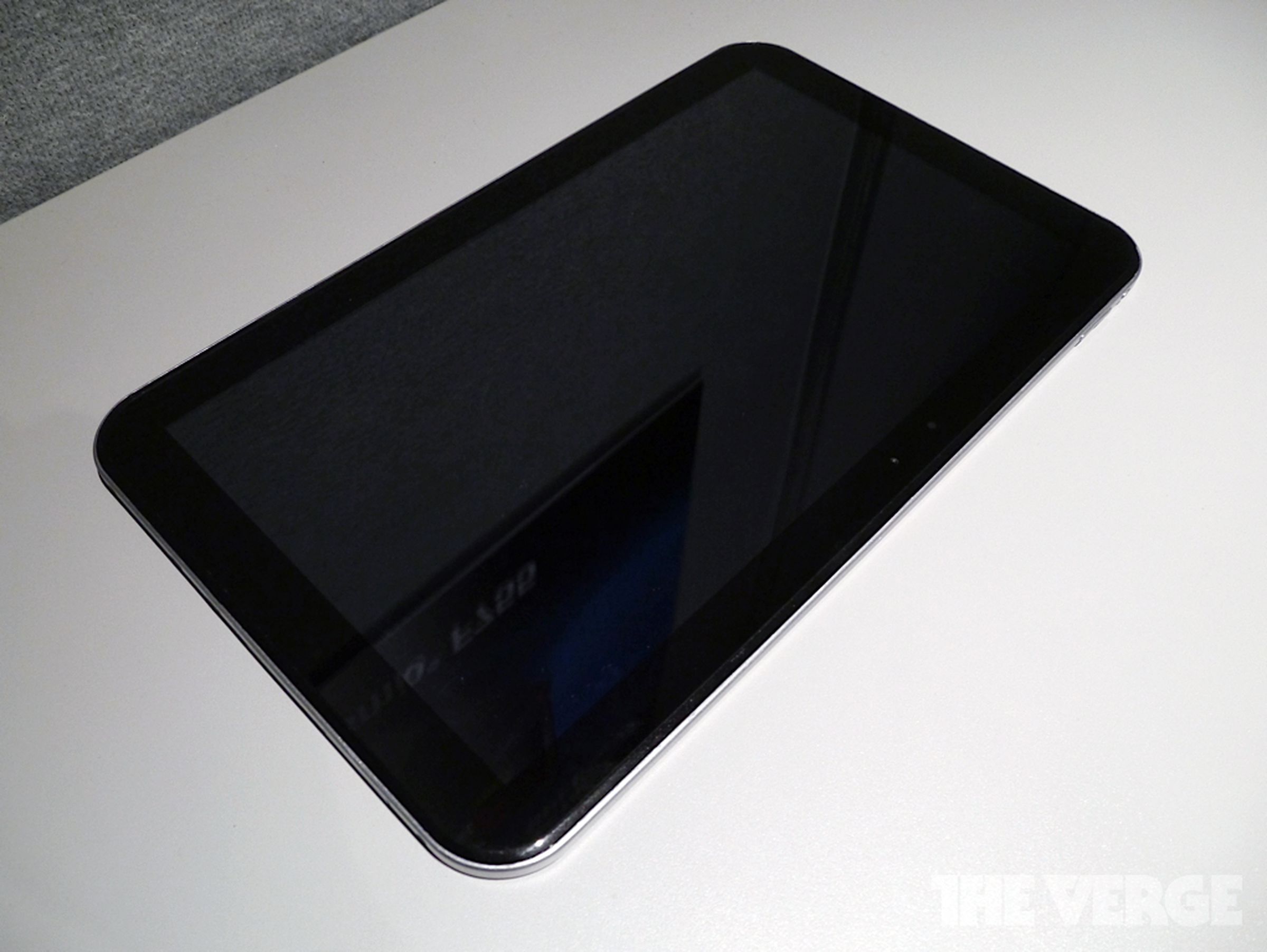 Toshiba's 21:9 phone and tablet prototypes hands-on picture