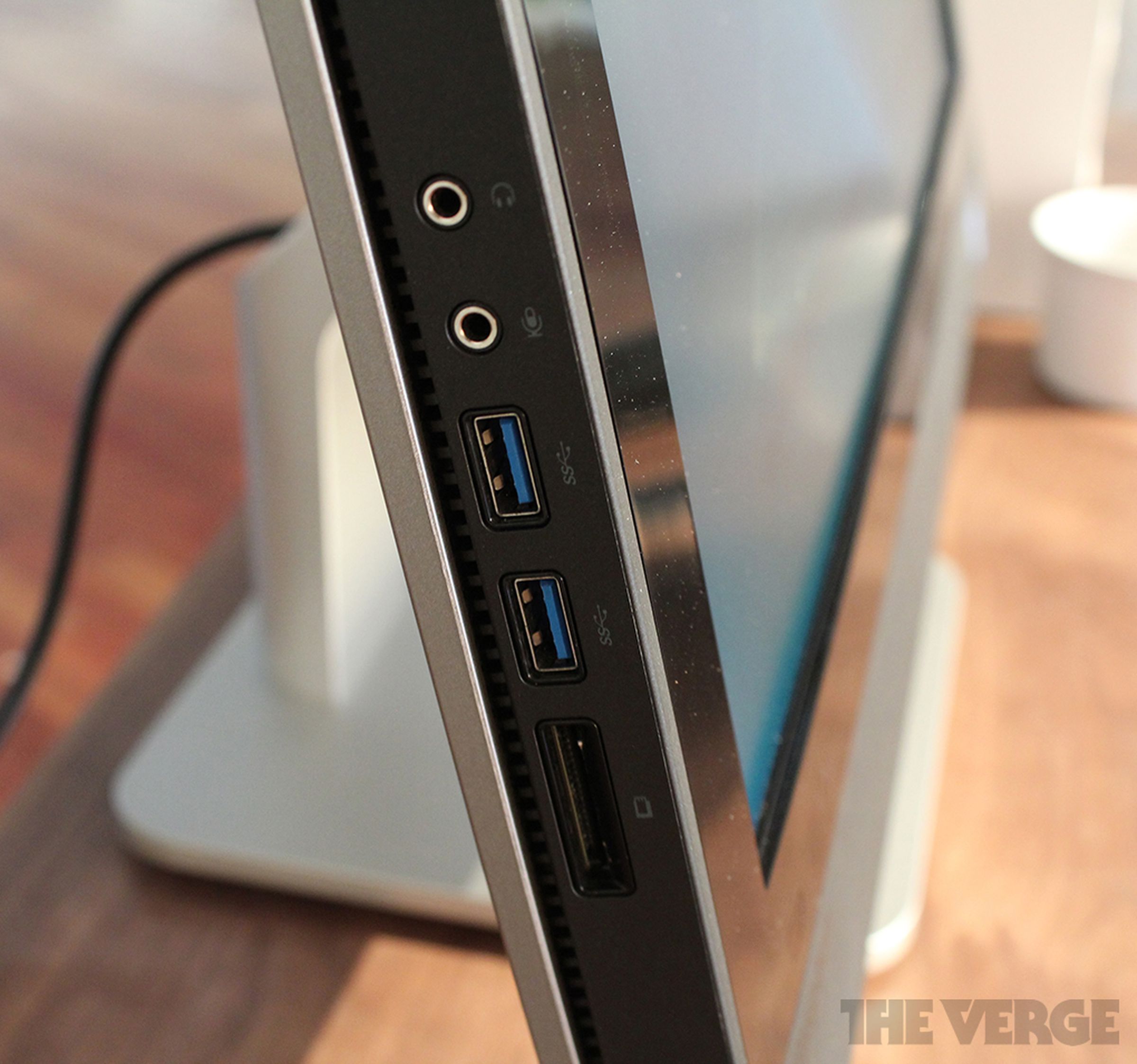 Dell Inspiron One all-in-one hands-on photos