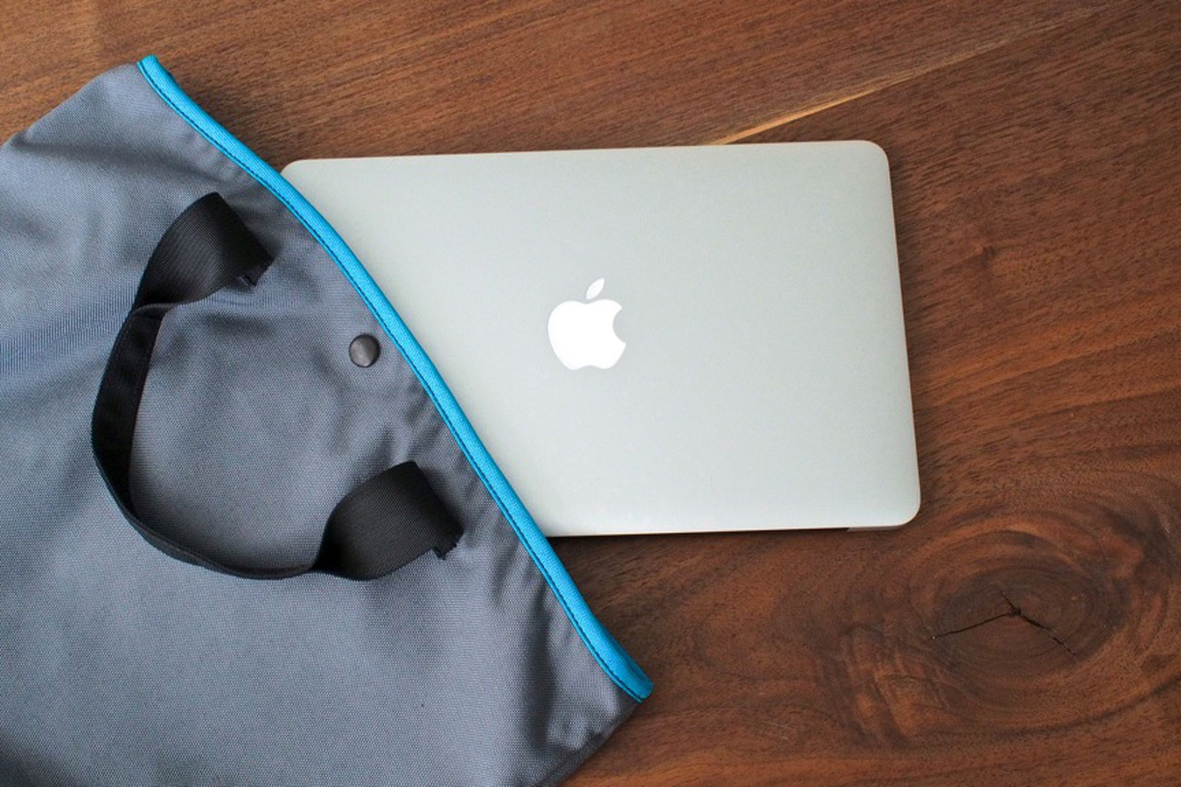 MacBook Air 11-inch (1024px)