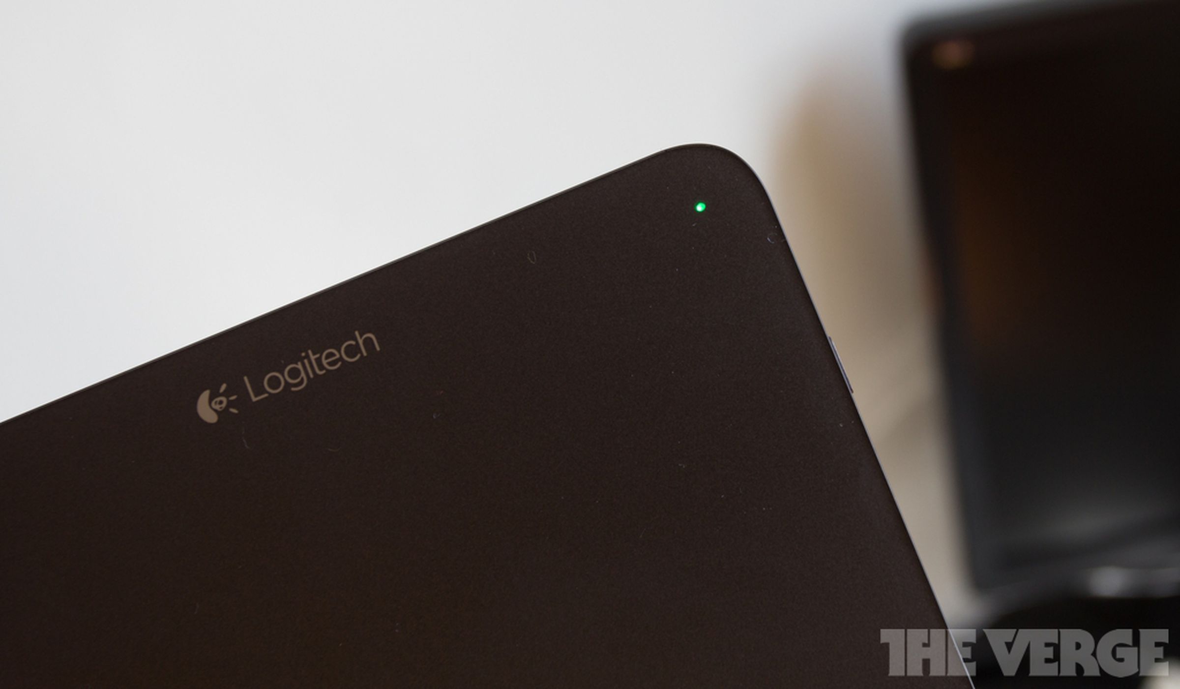 Logitech Touch Mouse T620, Zone Touch Mouse T400 and Rechargeable Trackpad T650 hands-on pictures