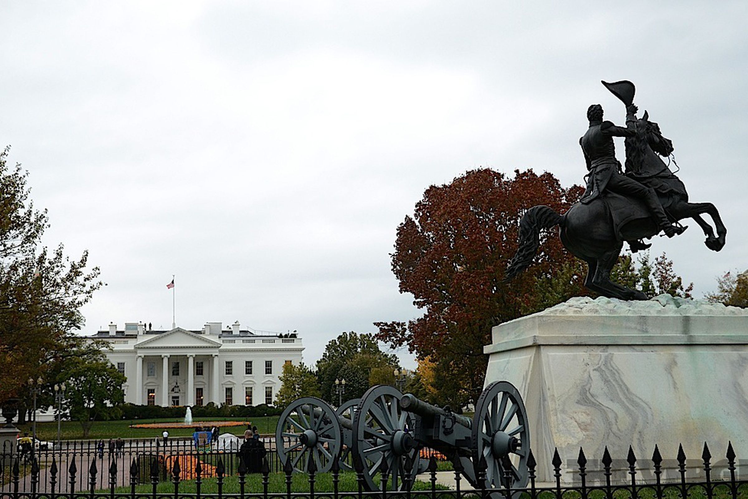 white house statue
