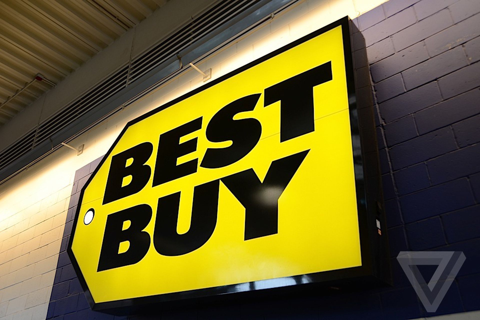 Best Buy moves to curbside pickup only as orders for home office