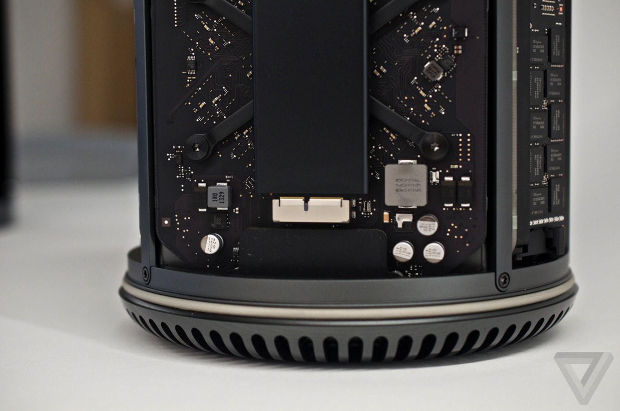 Up Close And Personal With The New Mac Pro Hands On The Verge