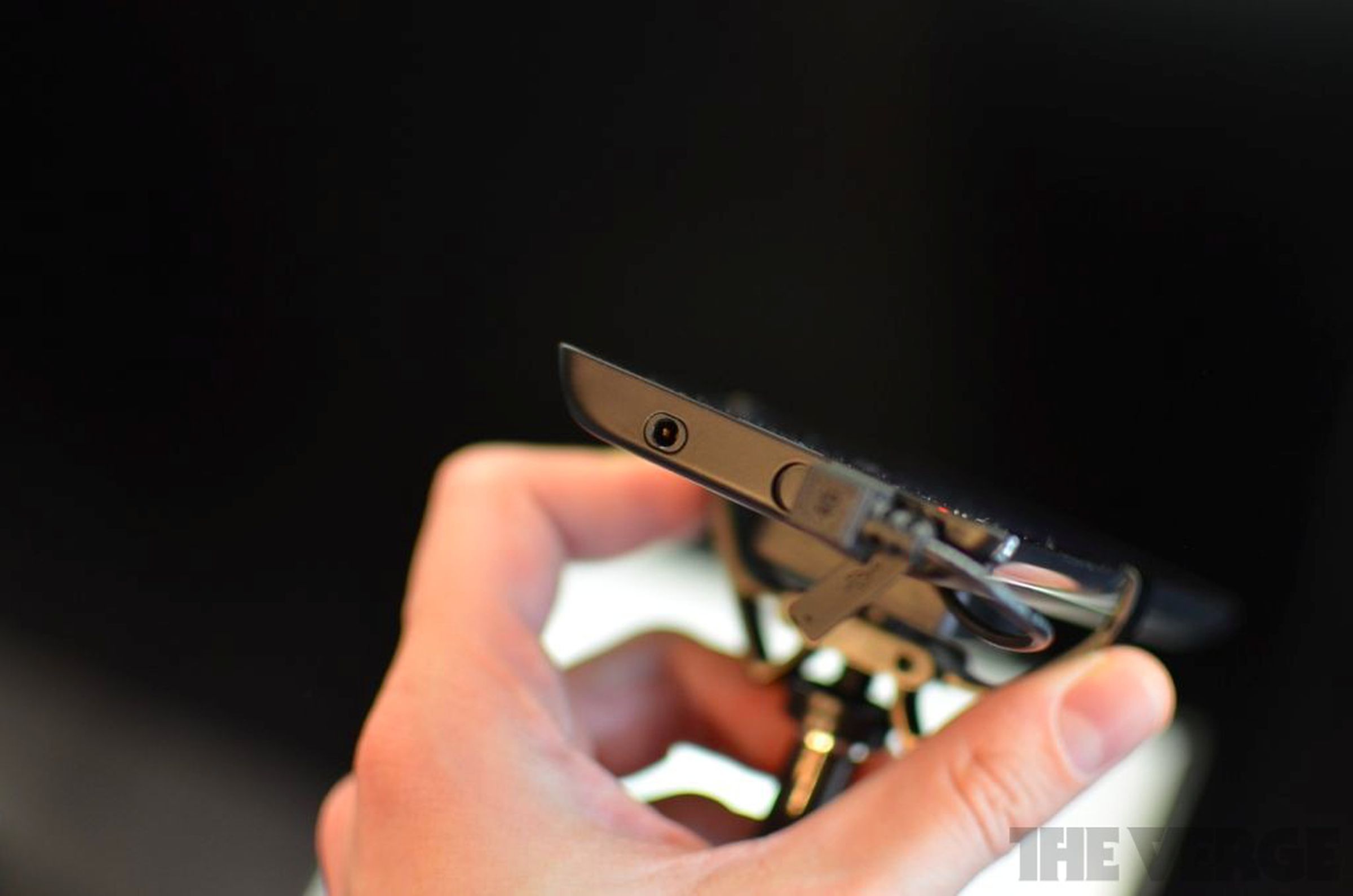 Eluga 5-inch prototype and Eluga hands-on pictures