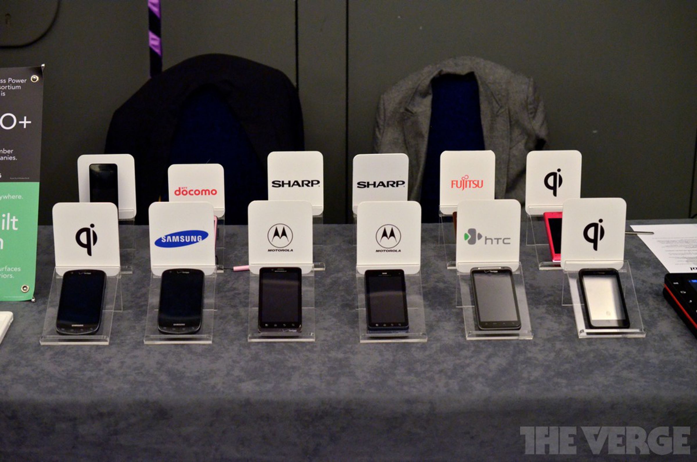 Qi wireless charging at Mobile World Congress 2012