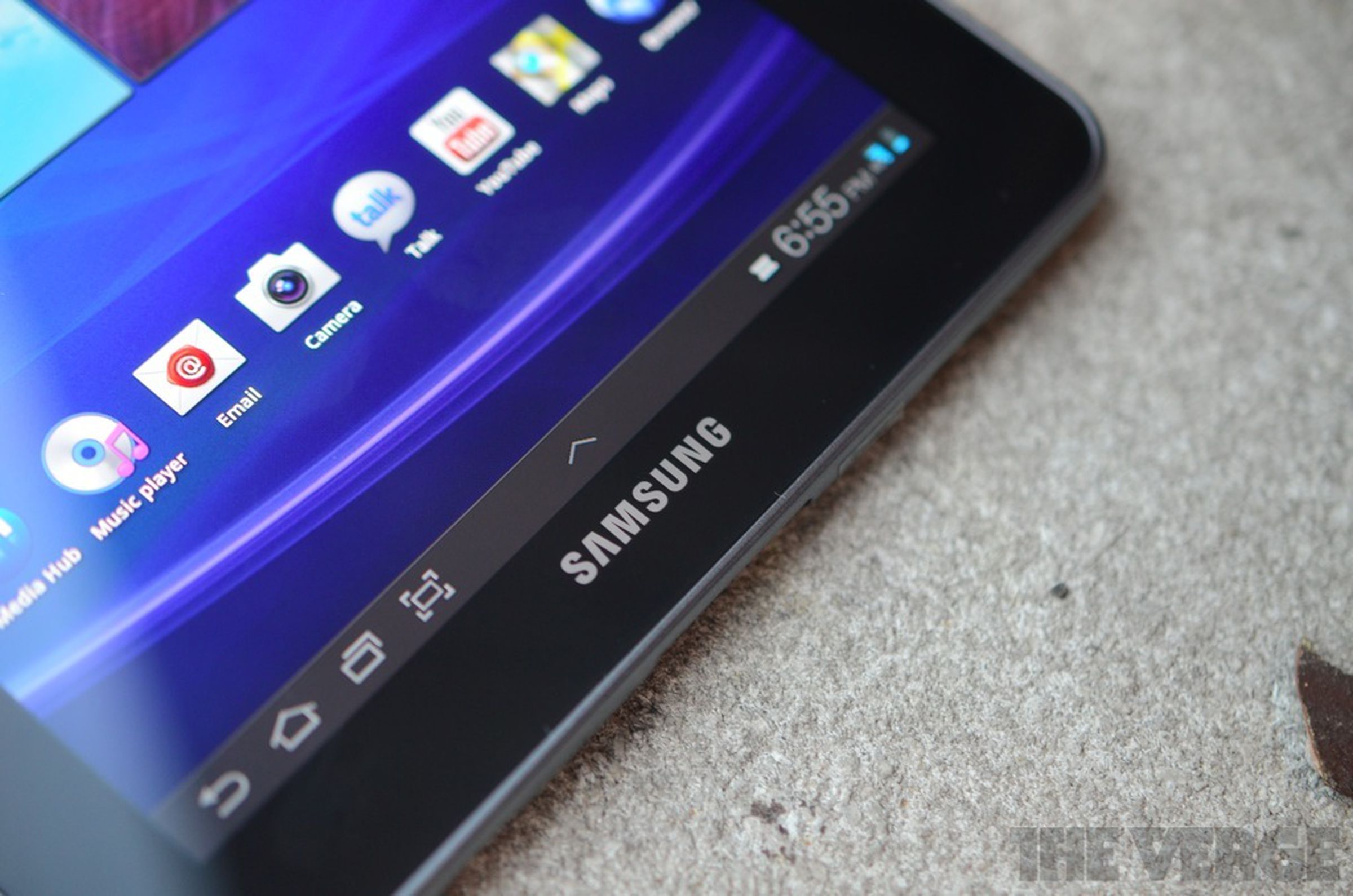 Samsung Galaxy Tab 7.7 for Verizon review pictures