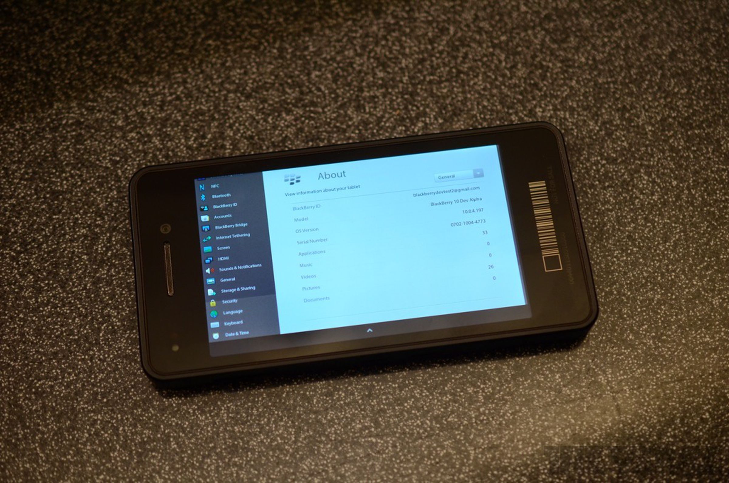BlackBerry 10 Dev Alpha developer testing device hands-on pictures