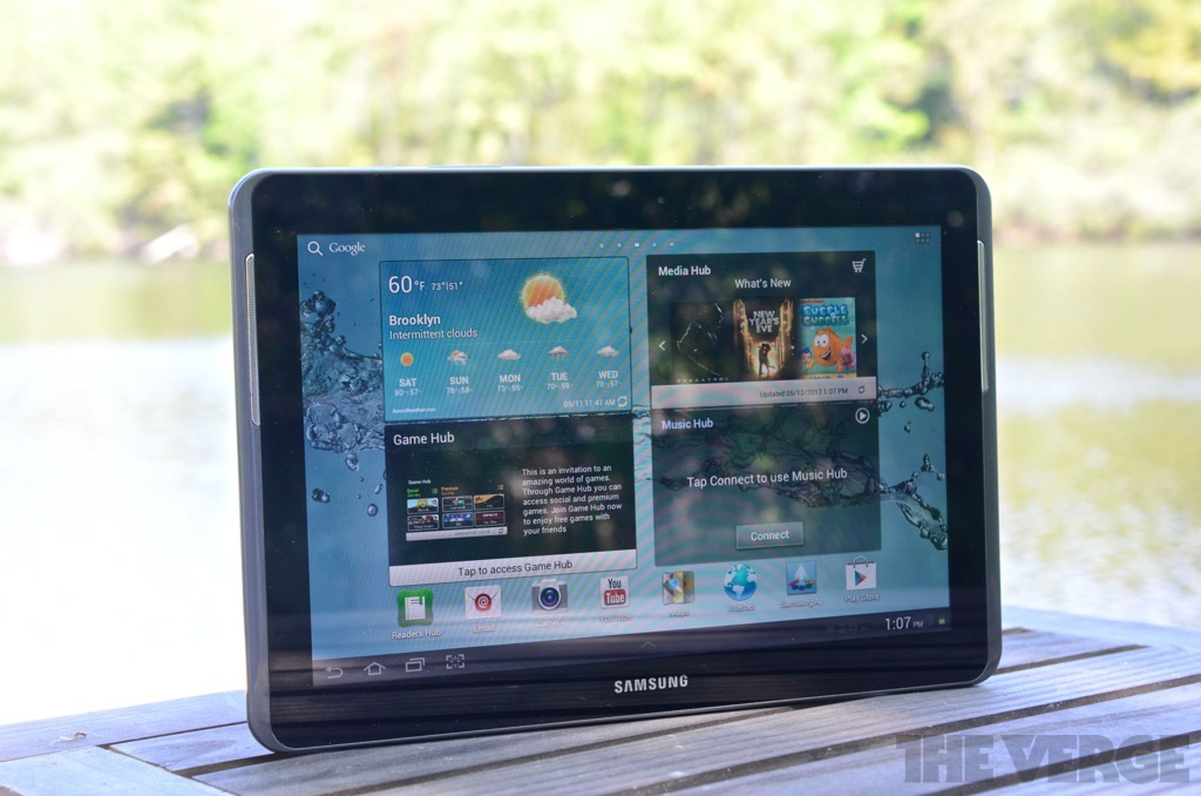 Samsung Galaxy Tab 2 10.1 review pictures