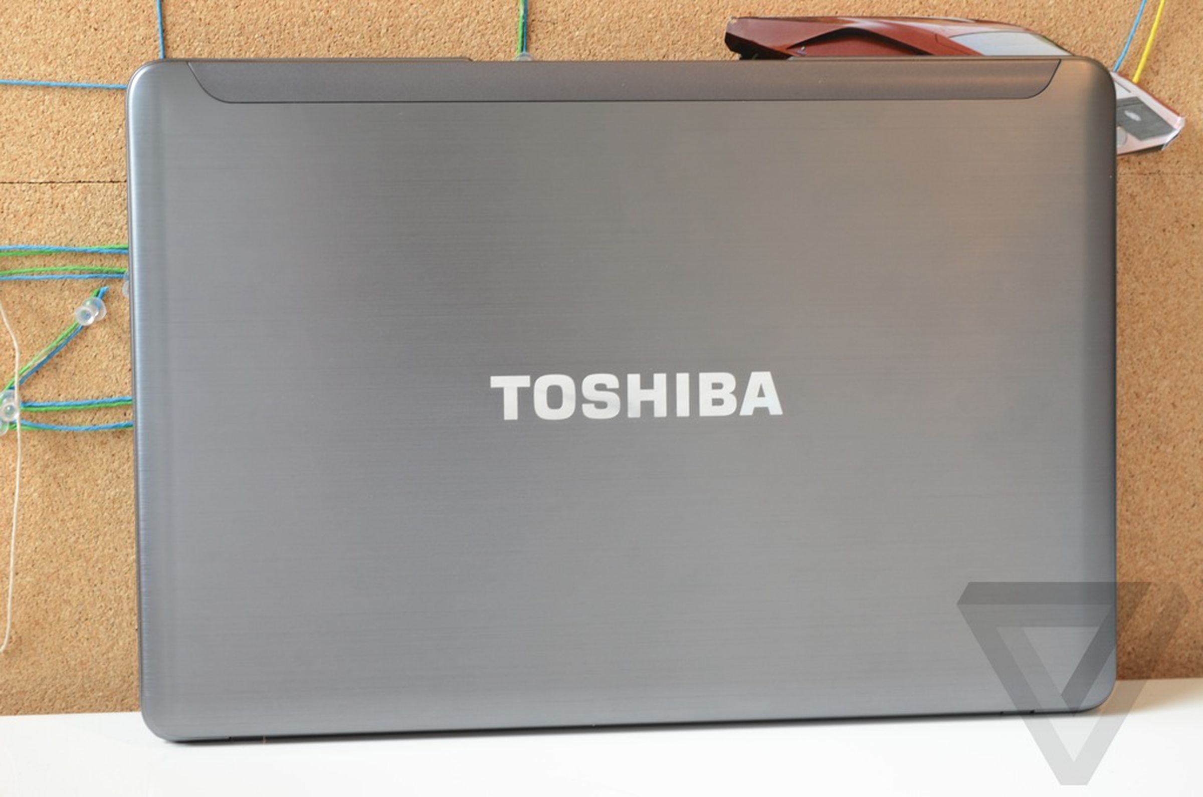 Toshiba Satellite U845 and U845W pictures