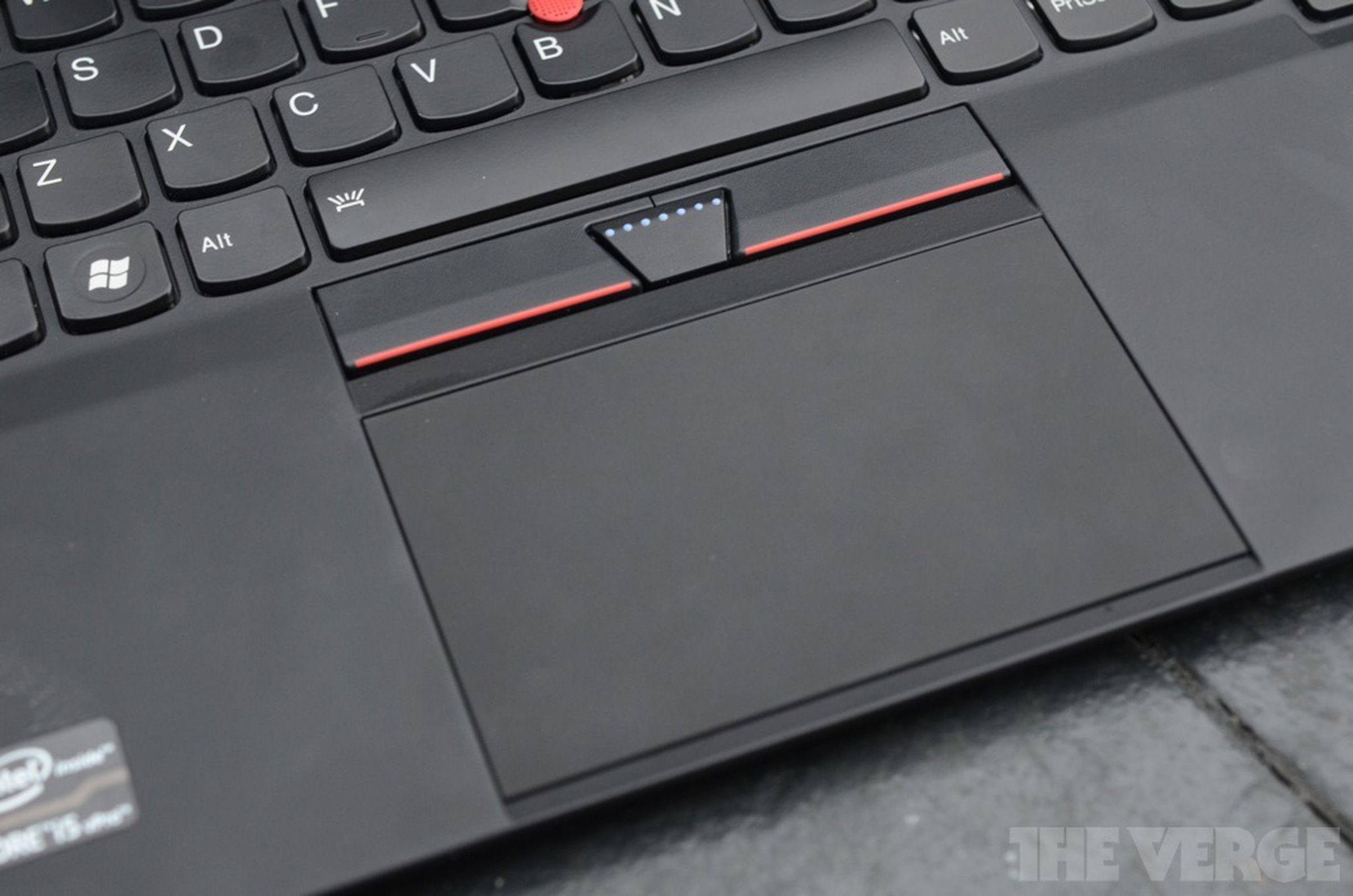 Lenovo ThinkPad X1 Carbon review pictures
