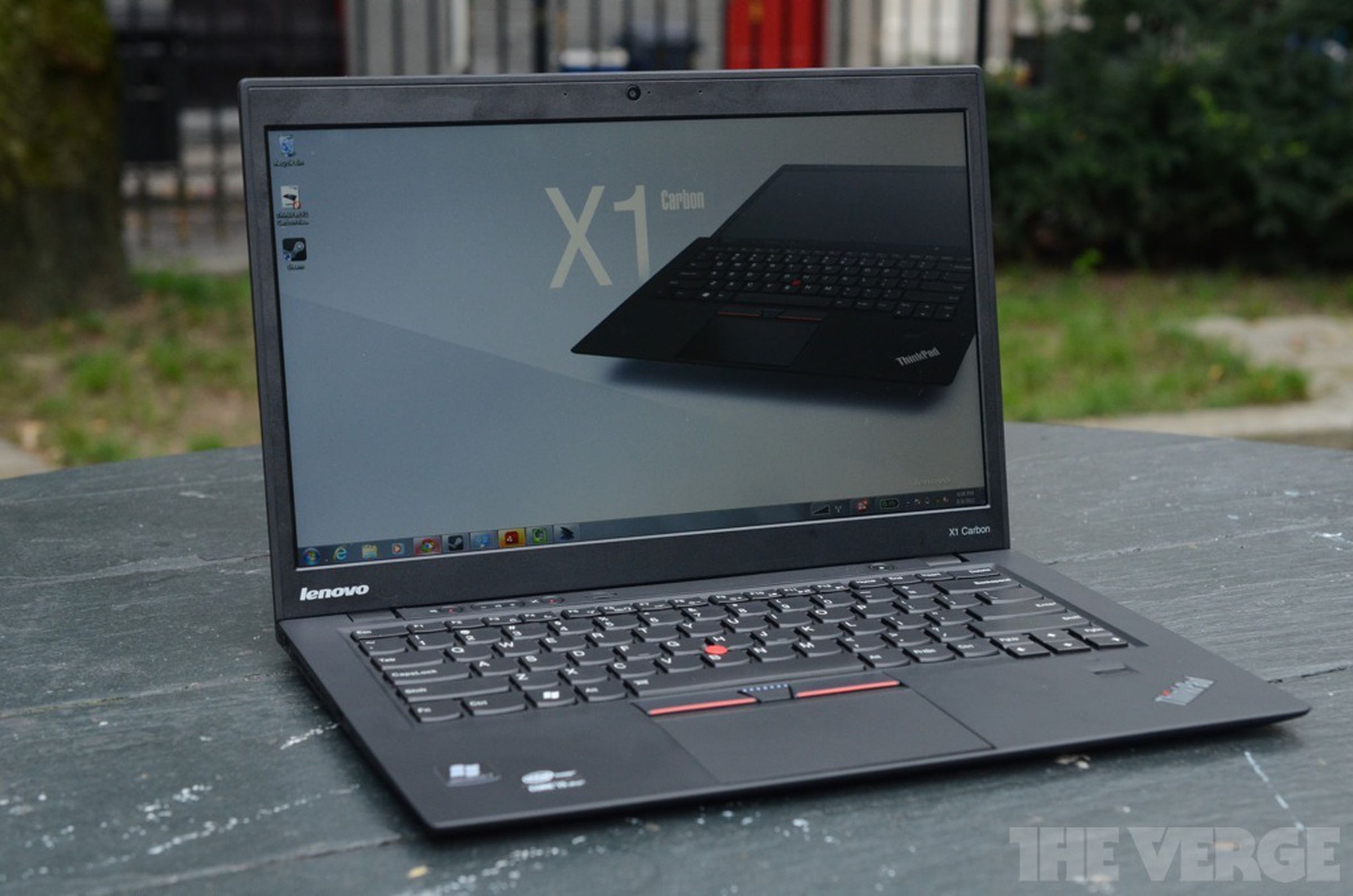 Lenovo ThinkPad X1 Carbon review pictures