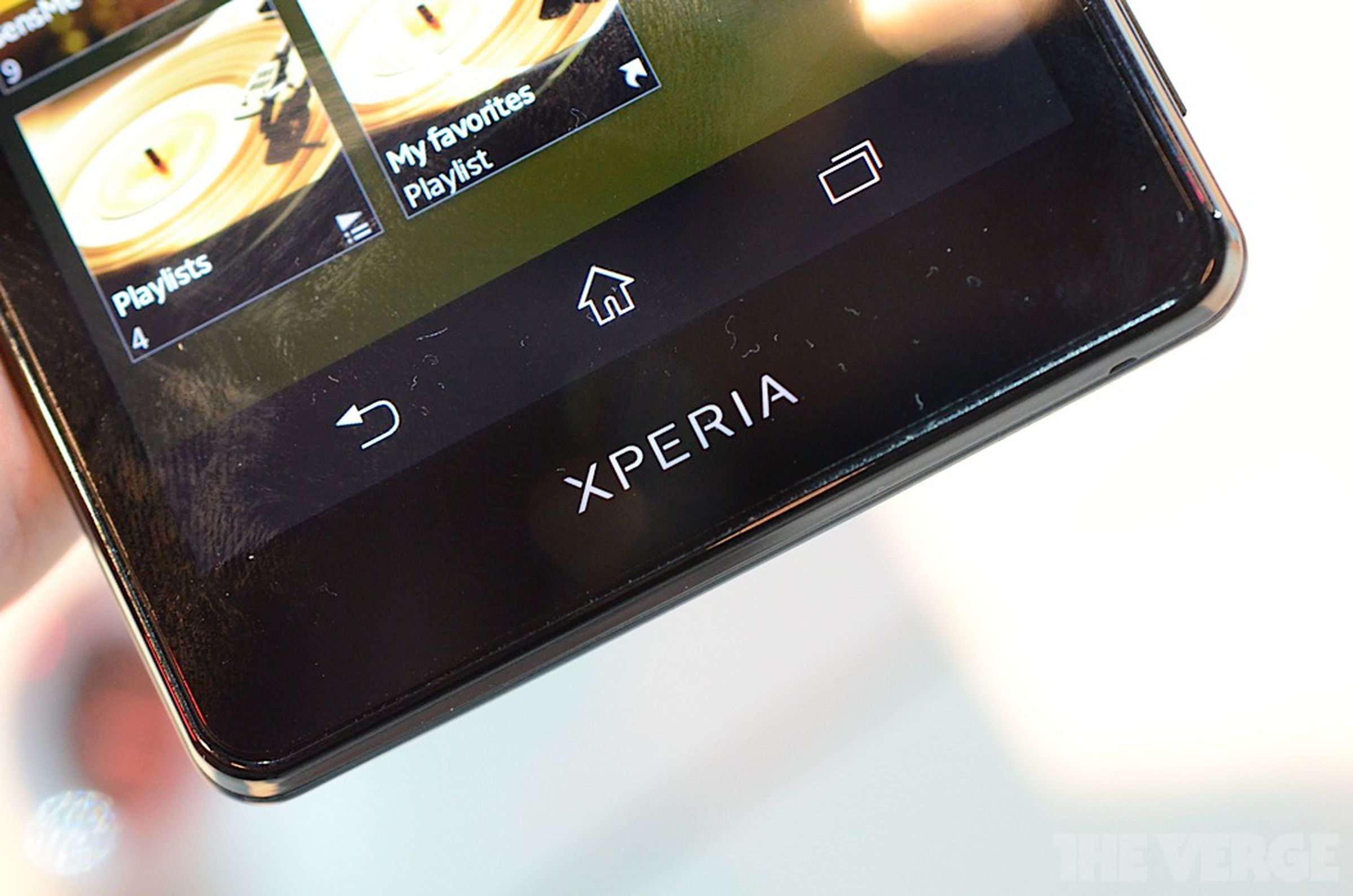 Sony Xperia T / TX hands-on pictures