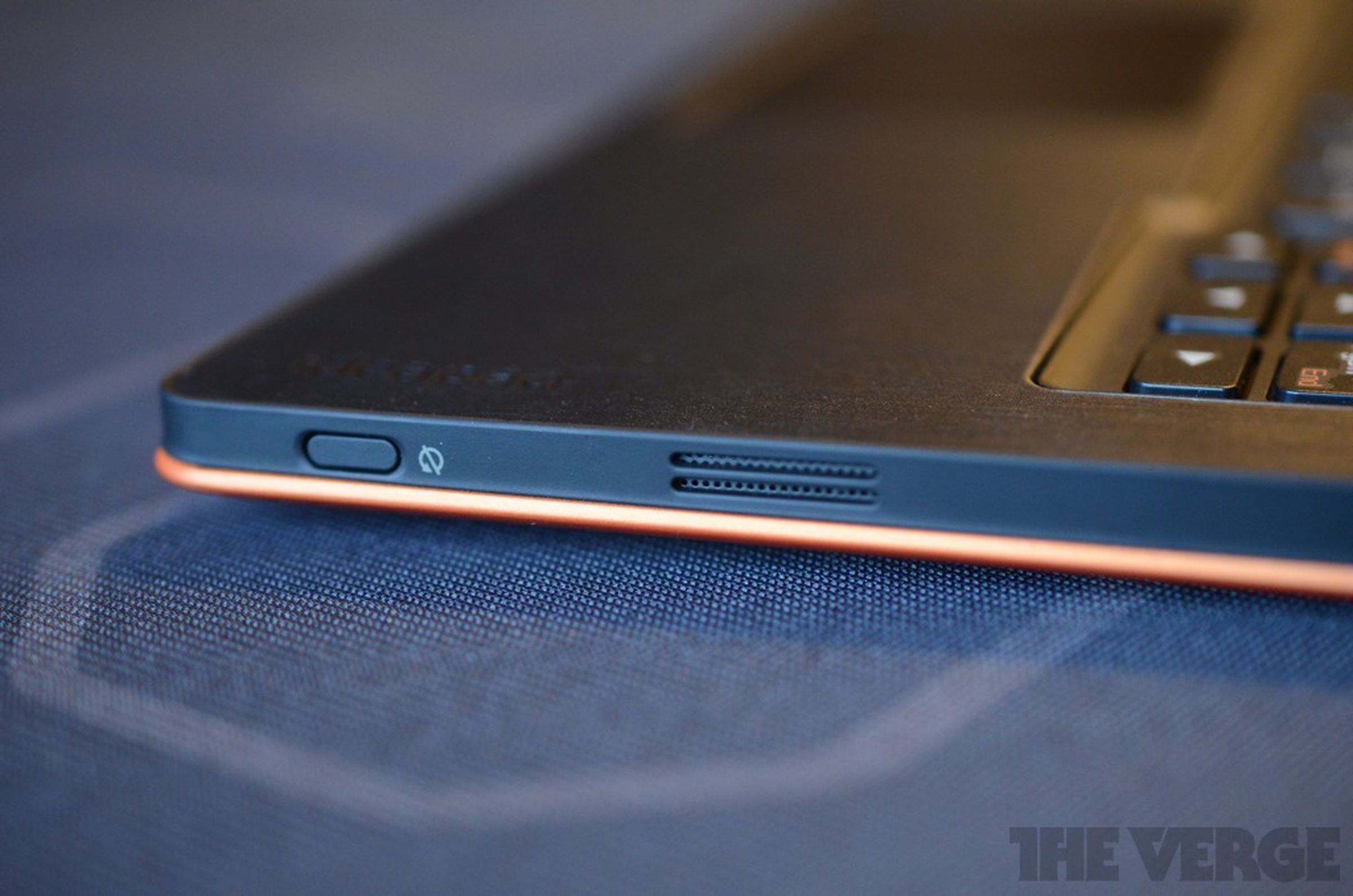 Lenovo IdeaPad Yoga 11S hands-on pictures