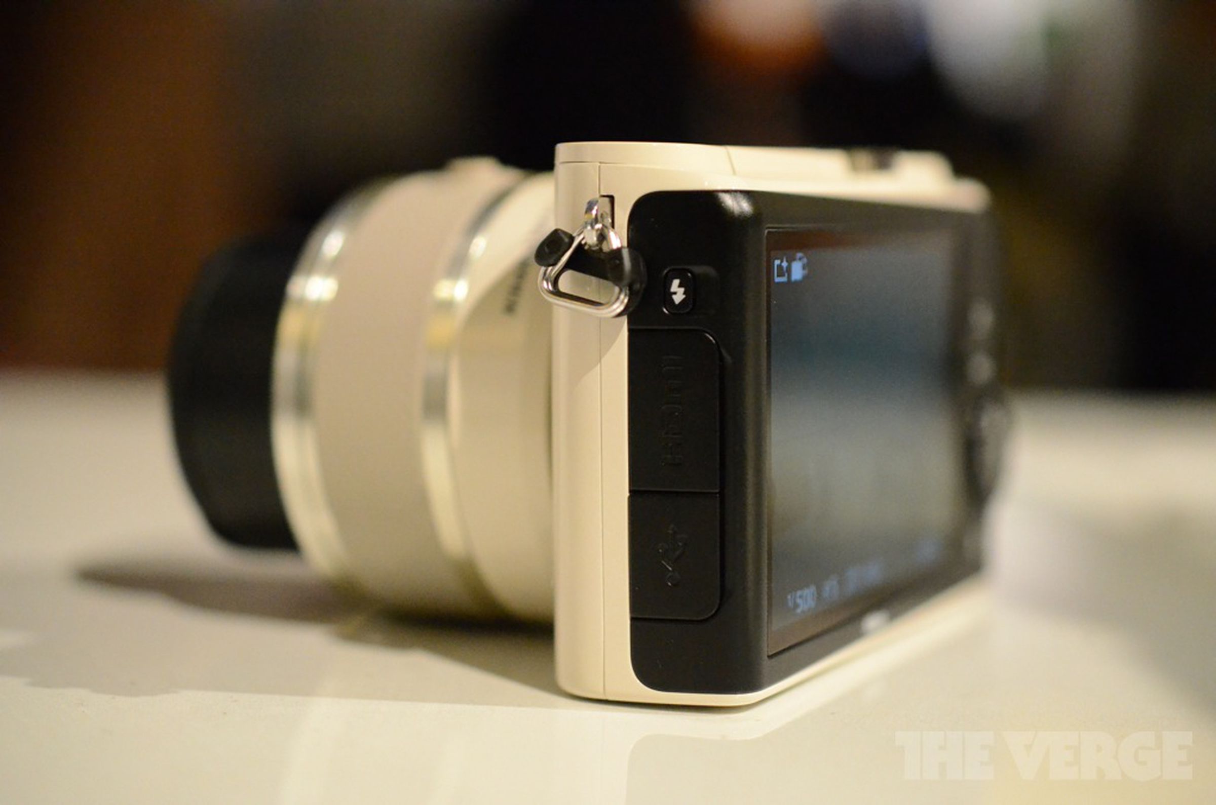 Nikon J3 and S1 camera hands-on