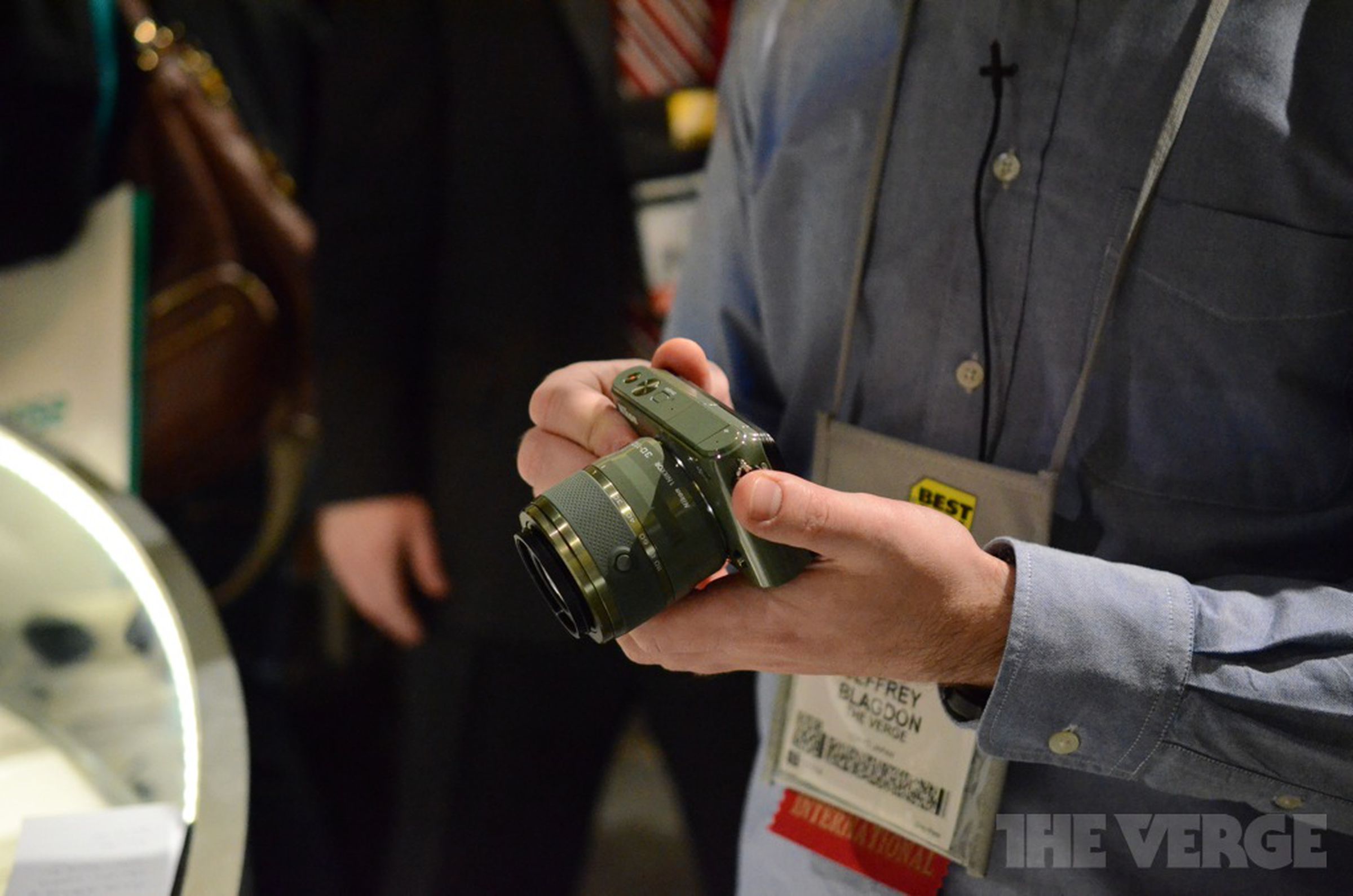 Nikon J3 and S1 camera hands-on