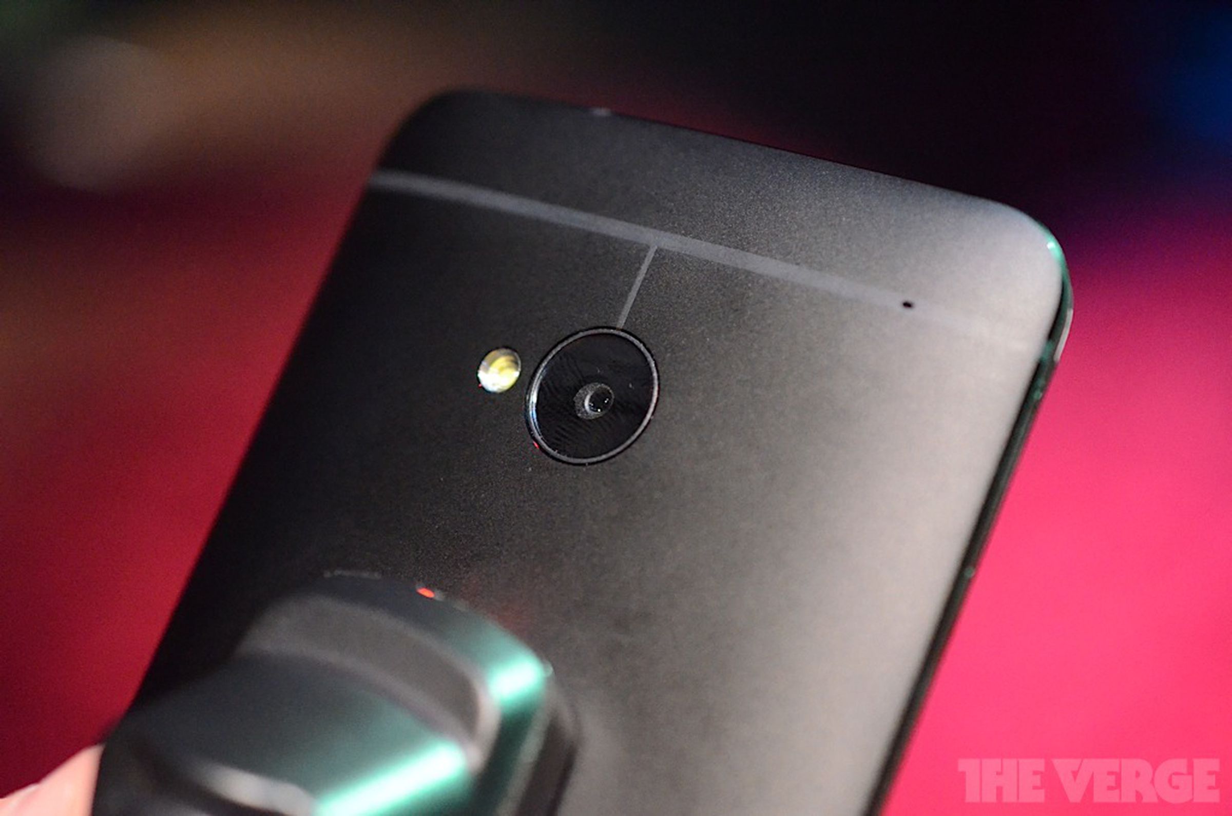 HTC One hands-on photos