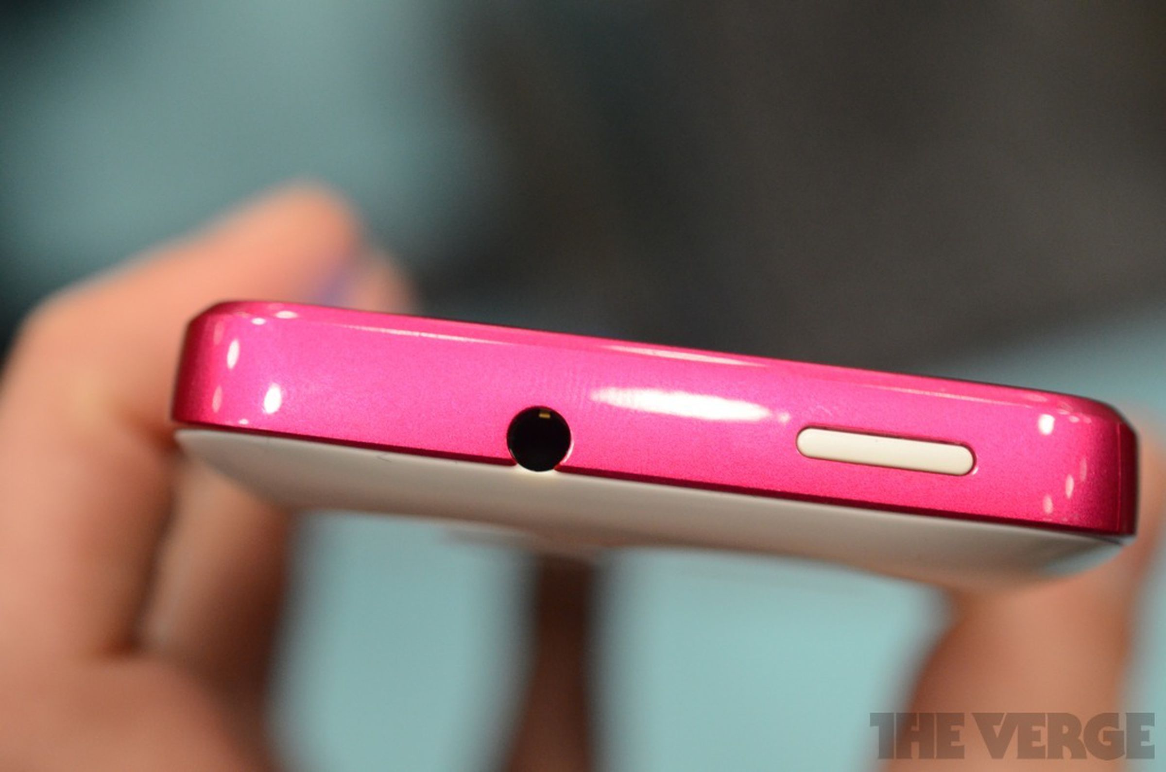 Alcatel One Touch Idol X and One Touch Fire hands-on pictures