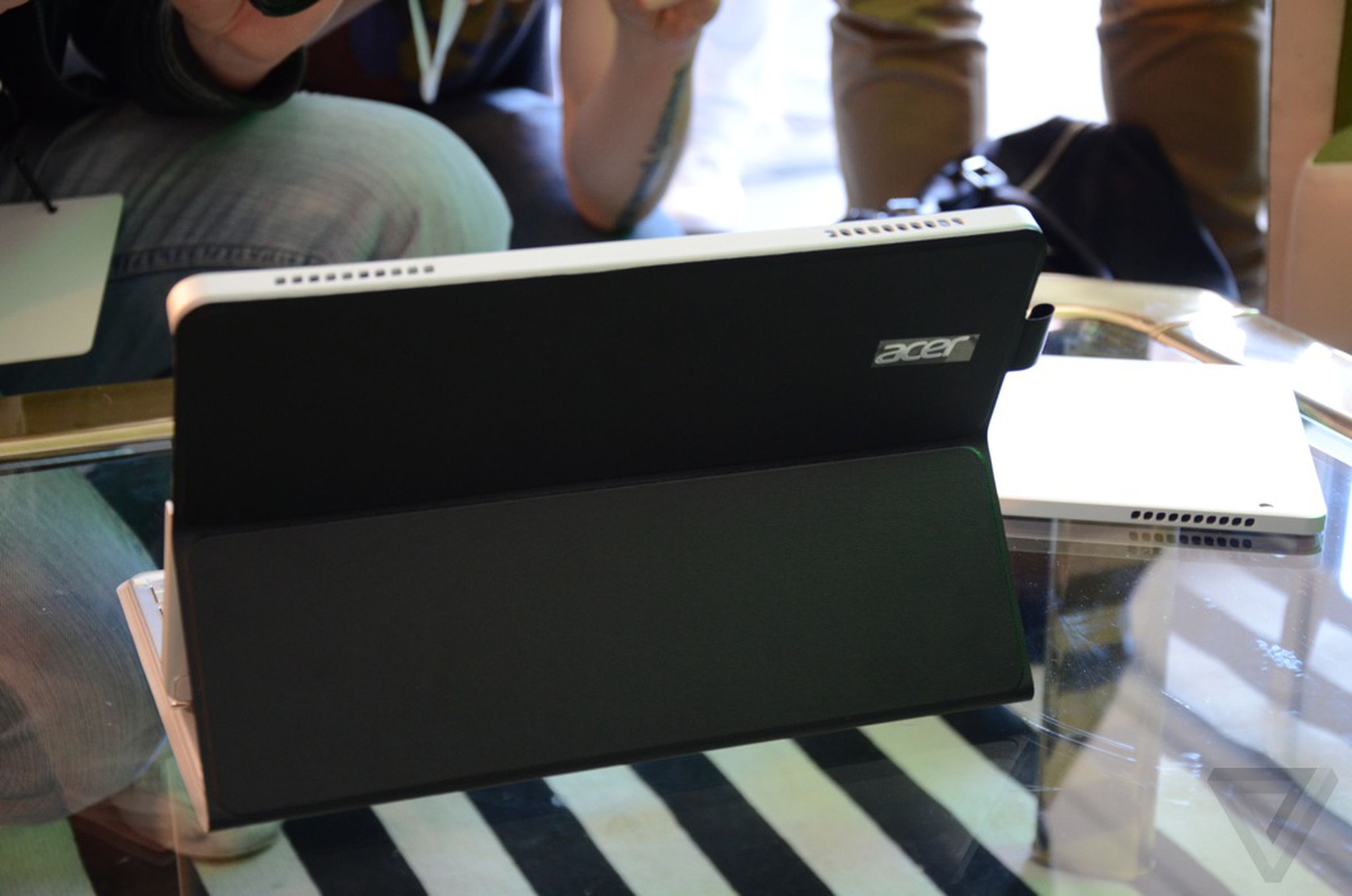 Acer Aspire P3 hands-on pictures