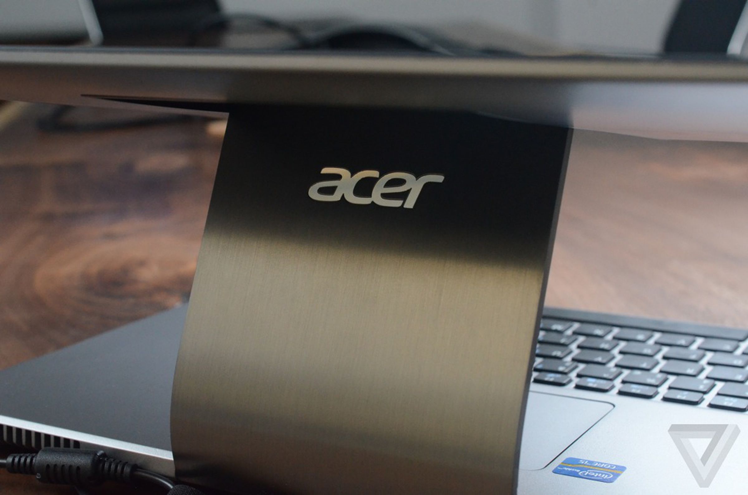 Acer Aspire R7 pictures